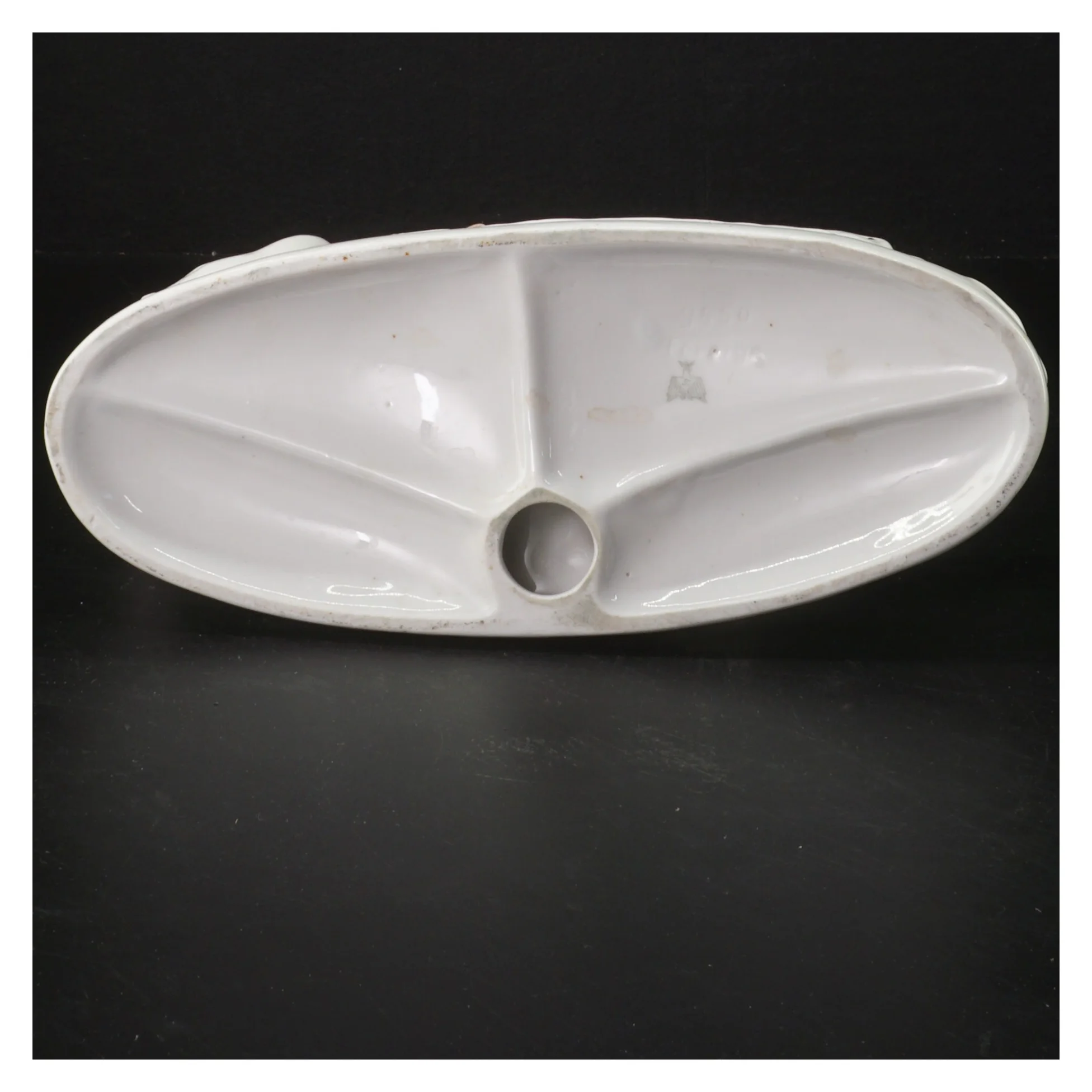 Porcelænsfigur af pige med ænder (str. 22x20 cm)