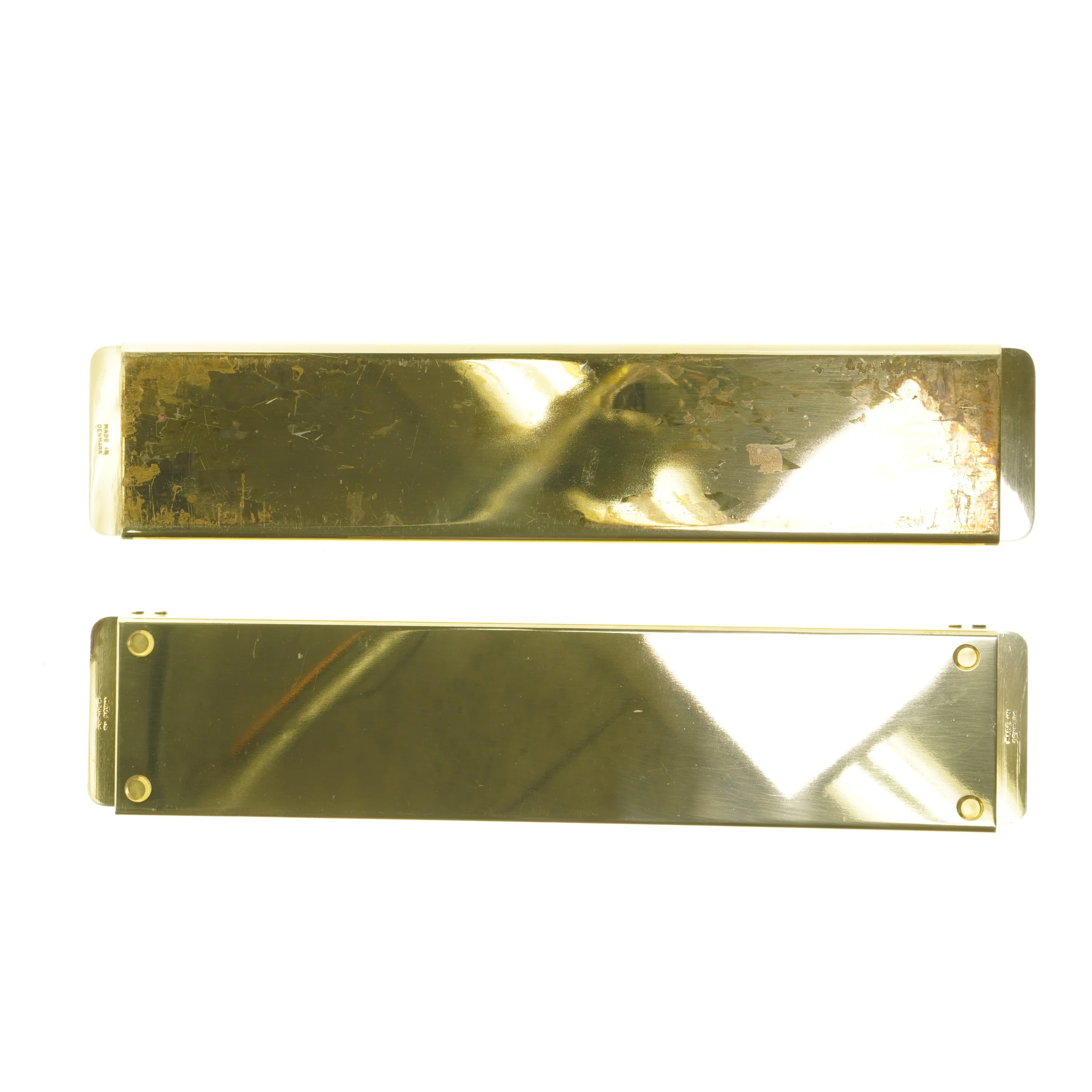 Messinghænger til musikinstrument (str. 45,5x9,5 cm)