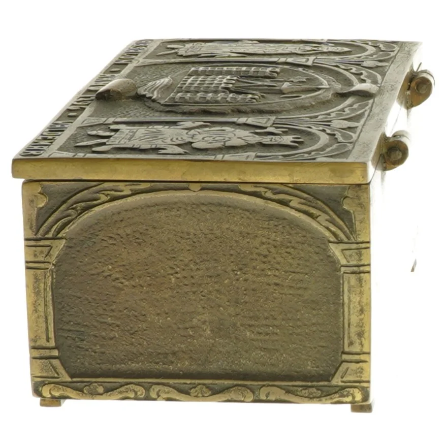 Dekorativ kisteformet æske (str. 15x8 cm)