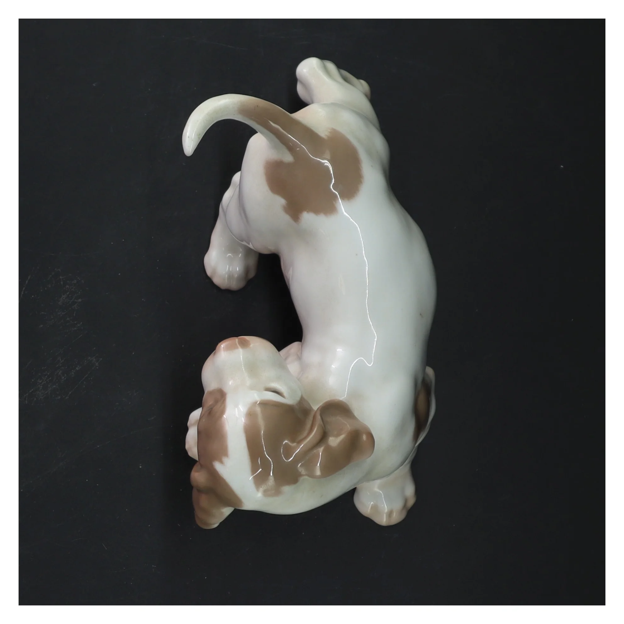 Keramik hundefigur fra Bing Og Grøndal (str. 17 cm)