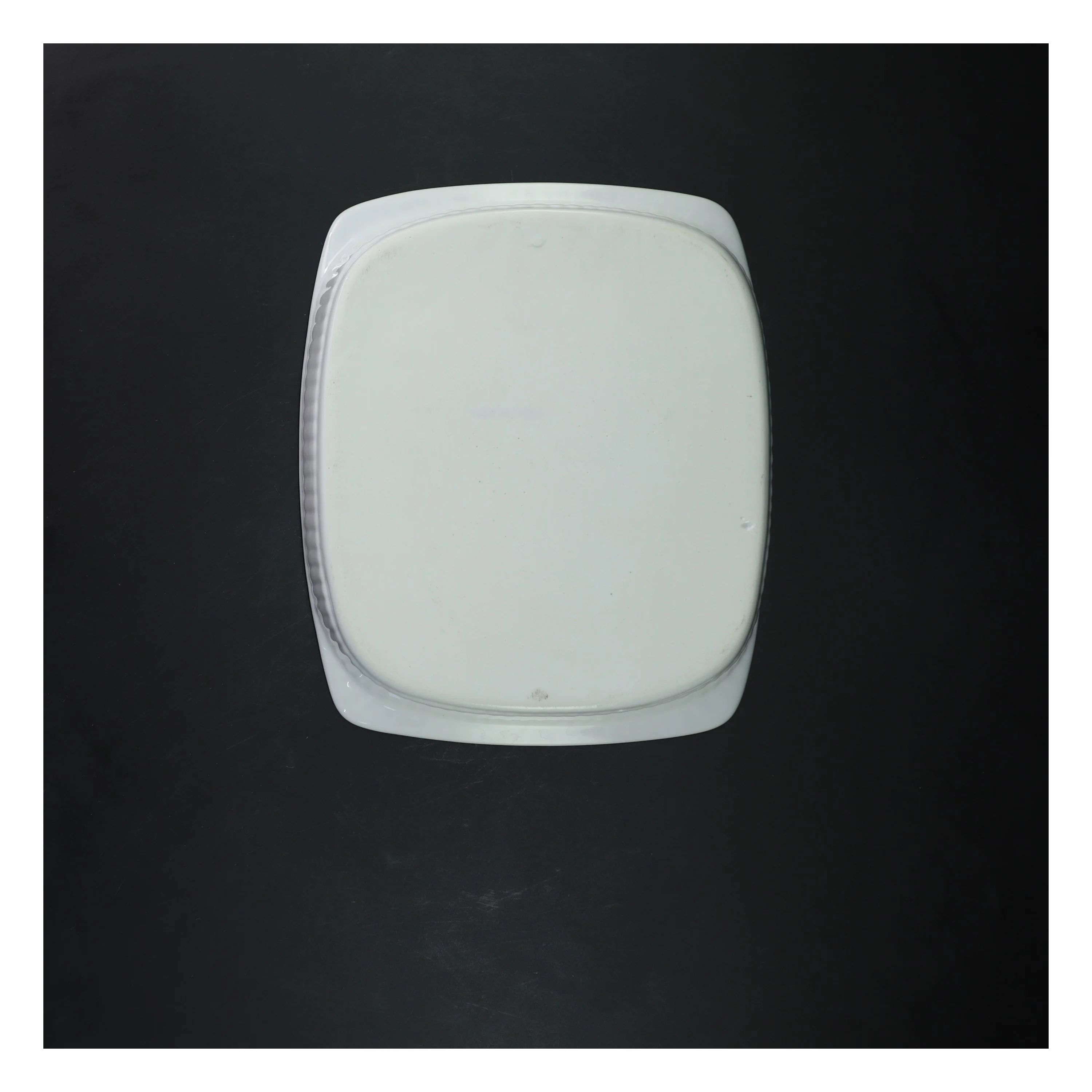 Sæt af to porcelænsfade (str. 20x24 og 22x14 cm)