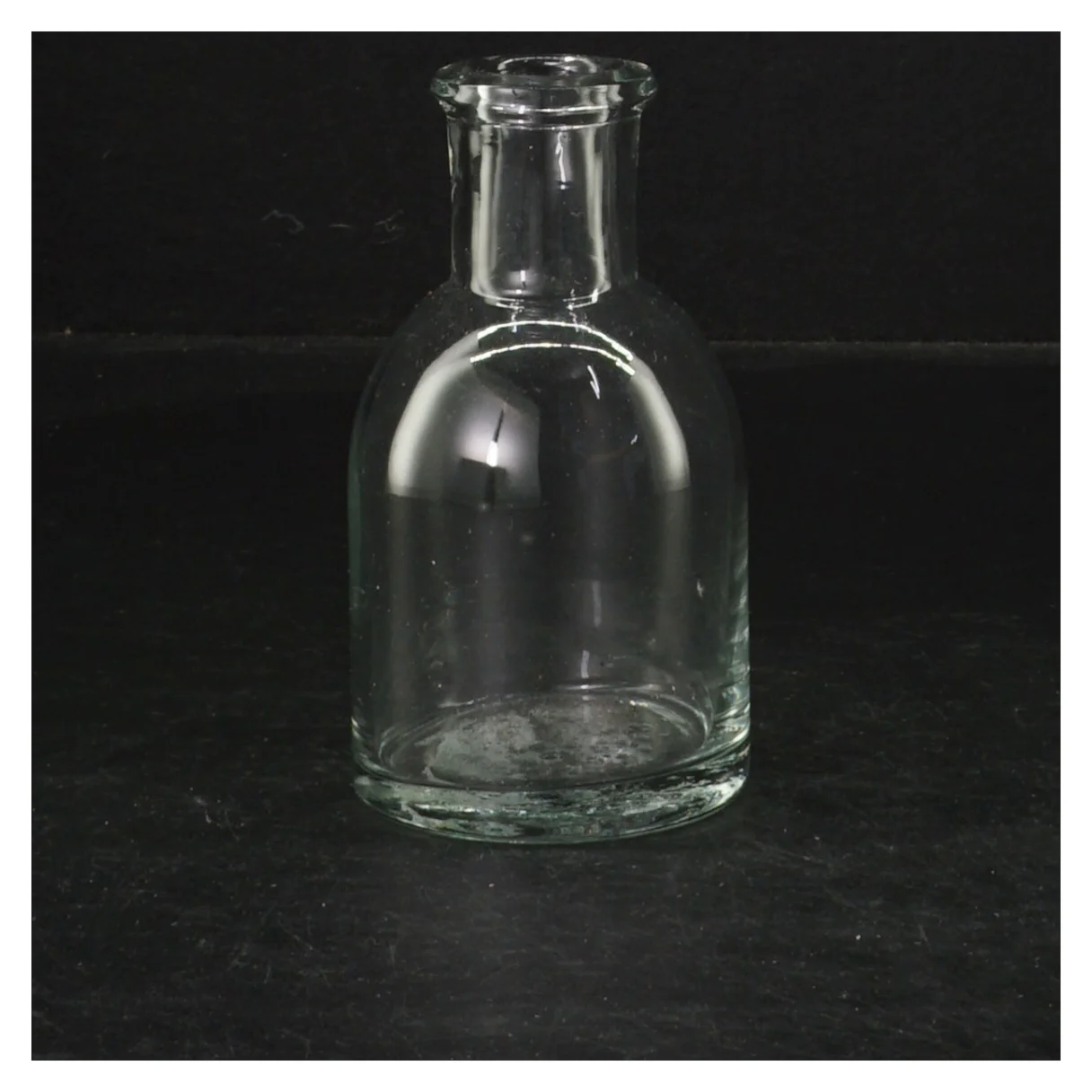 To små glasflasker (str. 11 cm. 2 styk)