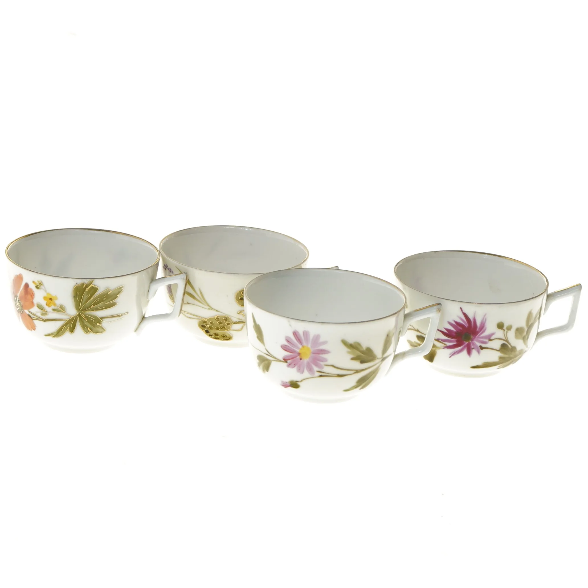 Sæt med 4 porcelænskopper og underkopper (str. Ø 13,5 og 5,5xØ 9 cm)