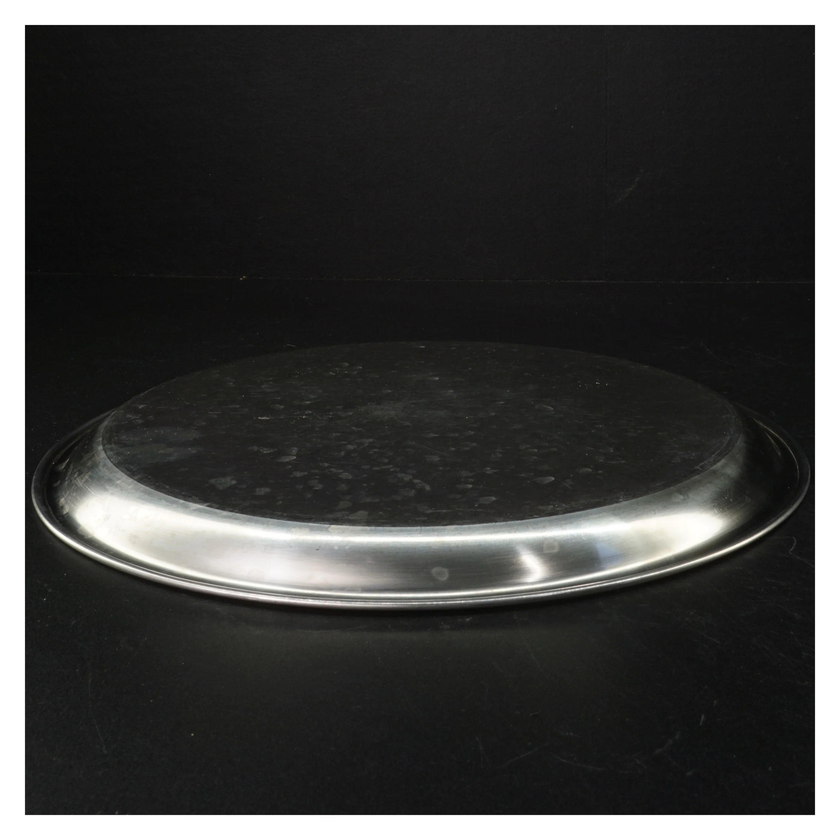 Sølvfarvet bakke (str. Ø32 cm)