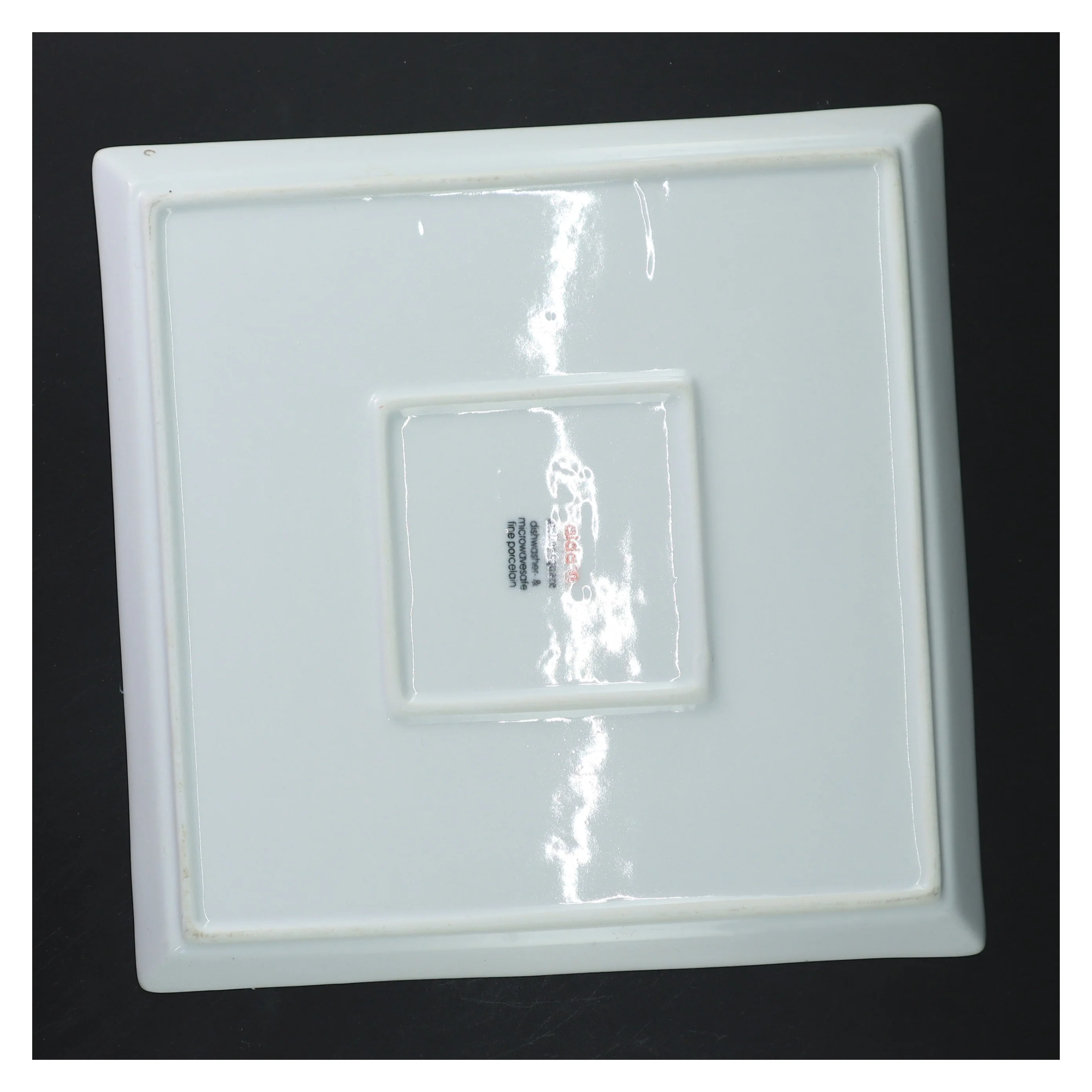 Kvadratisk porcelænsfad/tallerkener fra Aida (str. 24,5x24,5 cm)