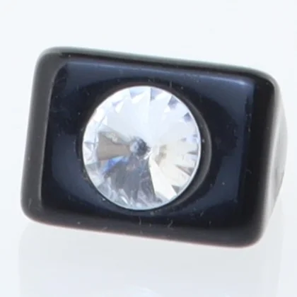 Plastik ring med dekorativ sten