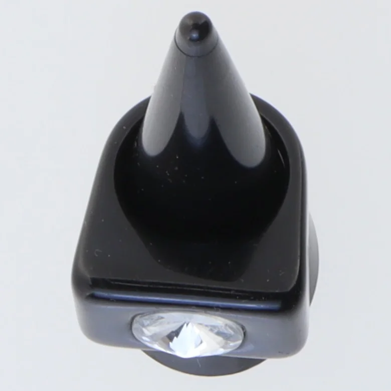 Plastik ring med dekorativ sten