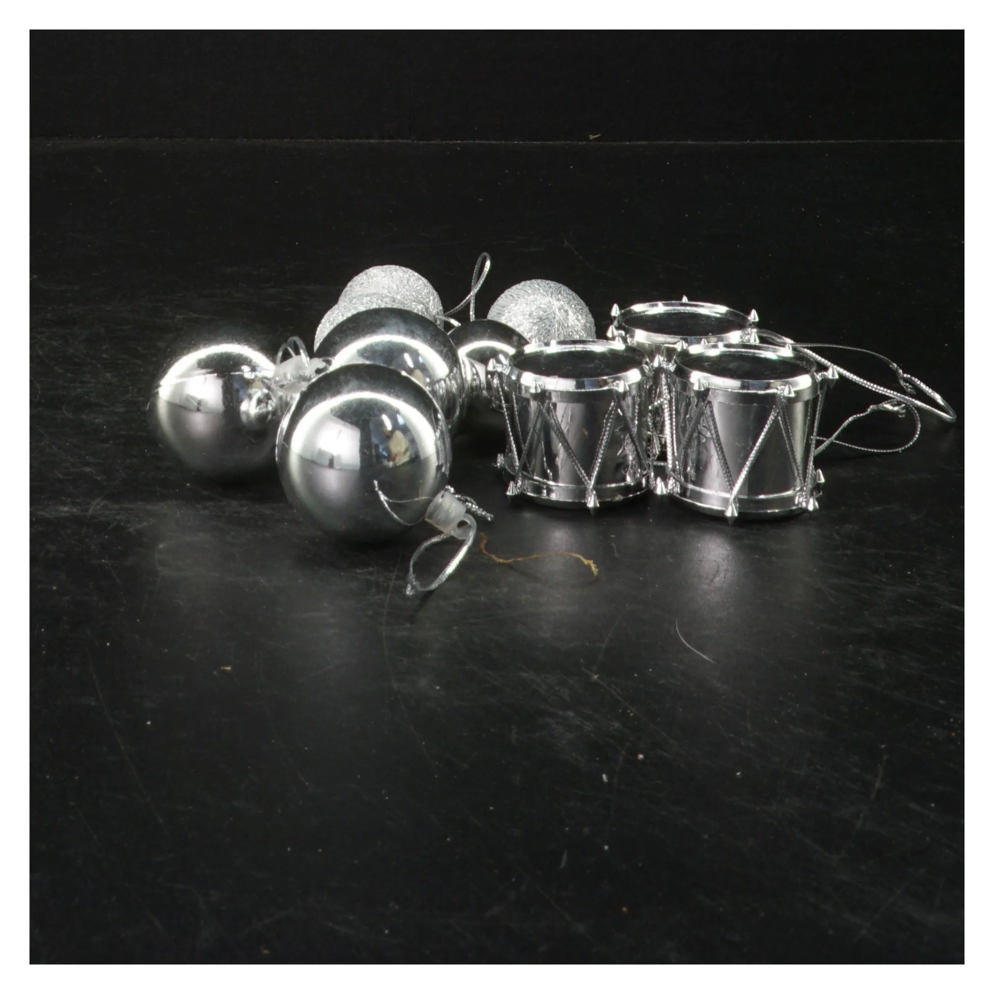 Juletræspynt i blandet design (str. 24 styk)