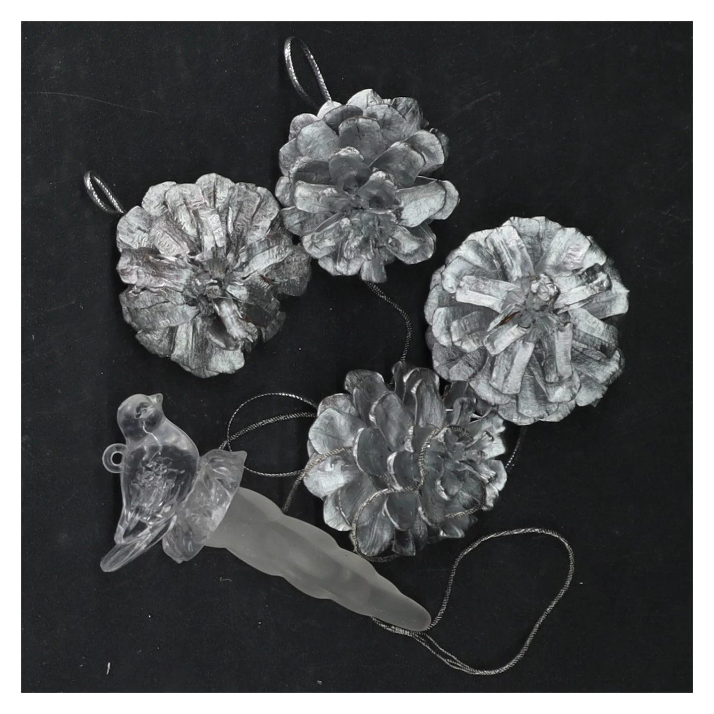 Juletræspynt i blandet design (str. 24 styk)