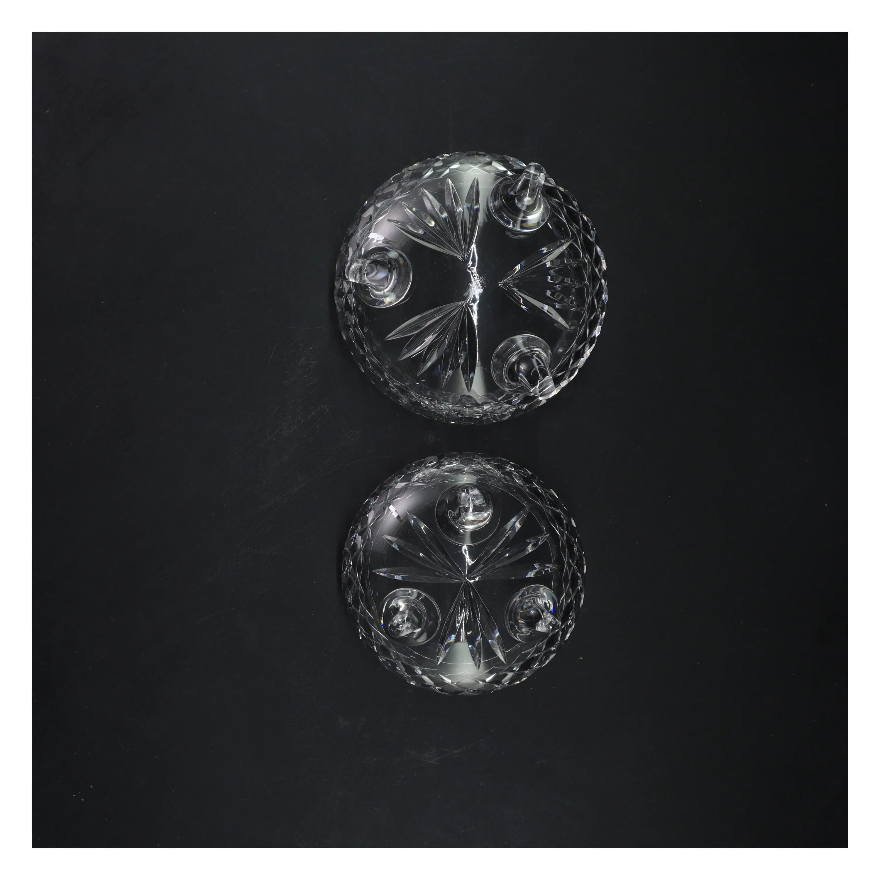 Krystal skåle på ben (str. Ø 13 og 12 cm)