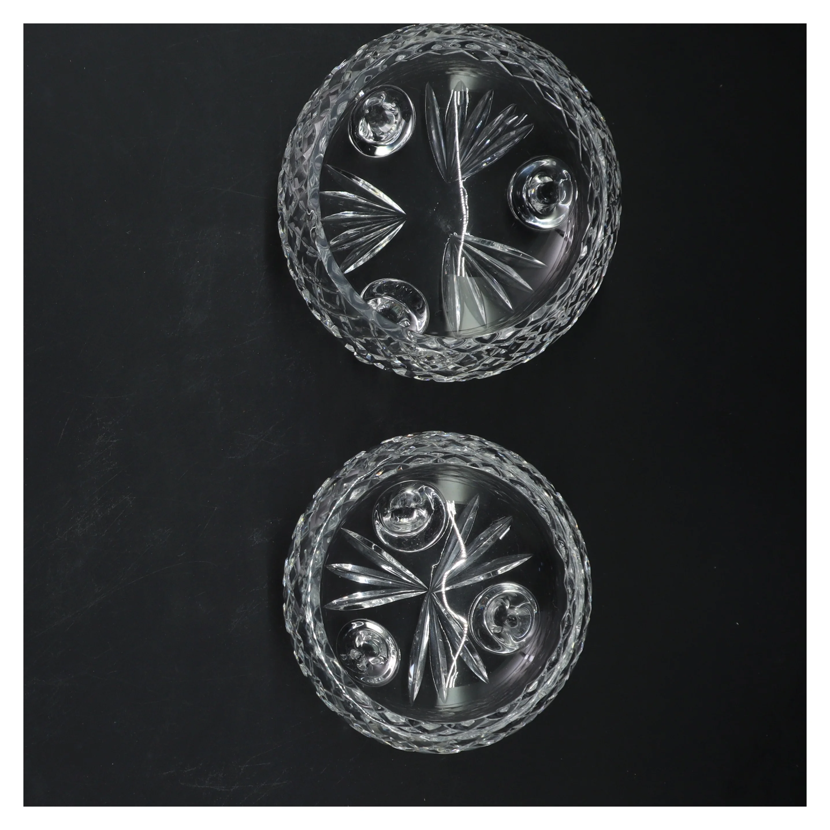 Krystal skåle på ben (str. Ø 13 og 12 cm)