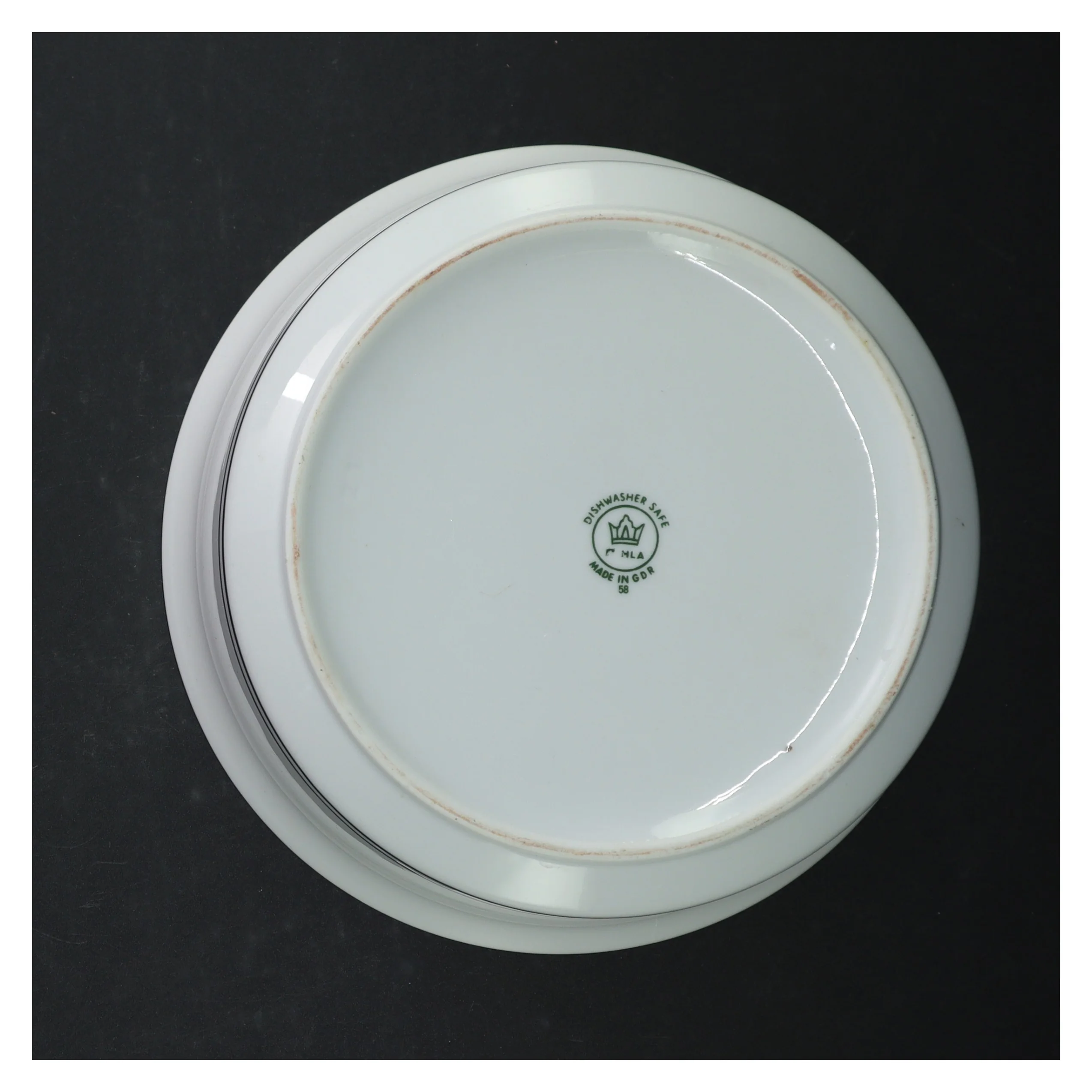 Hvid dyb skål  (str. Ø. 21 cm. længde, 9 cm)