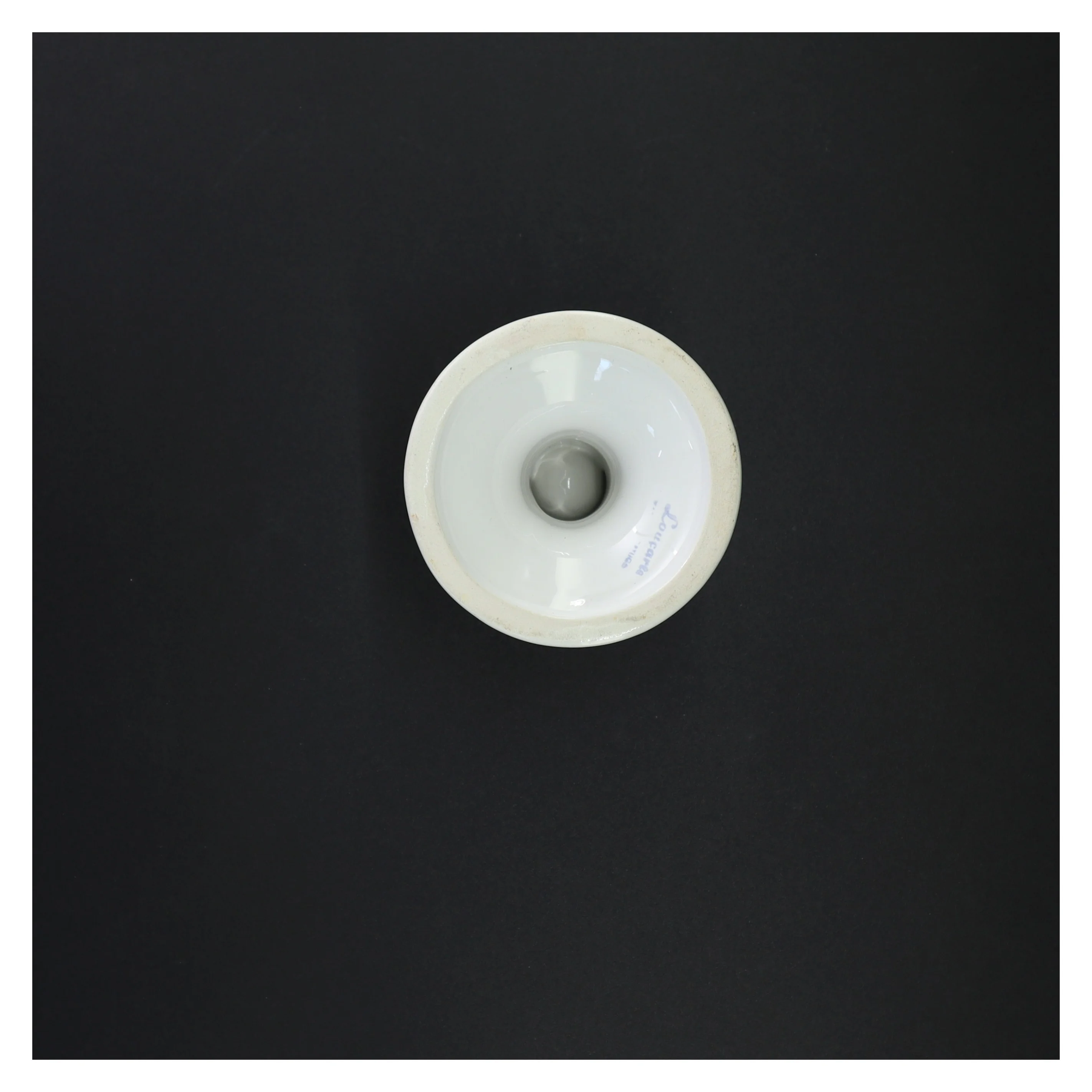 Hvid porcelænsstage fra Loucarts (str. 11 x 9 cm)