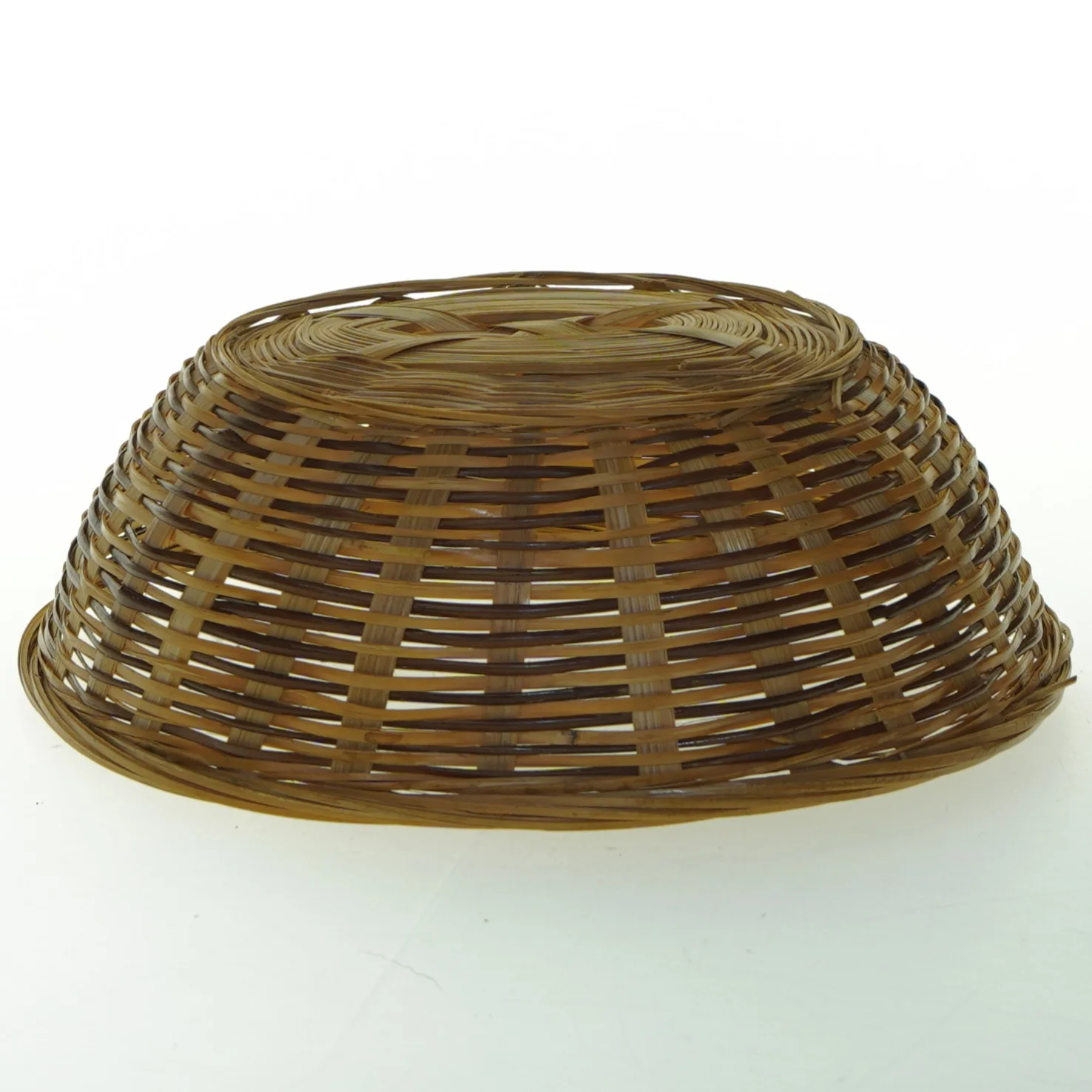 Flettet rund kurv fra Flettet (str. Ø. 22 cm)