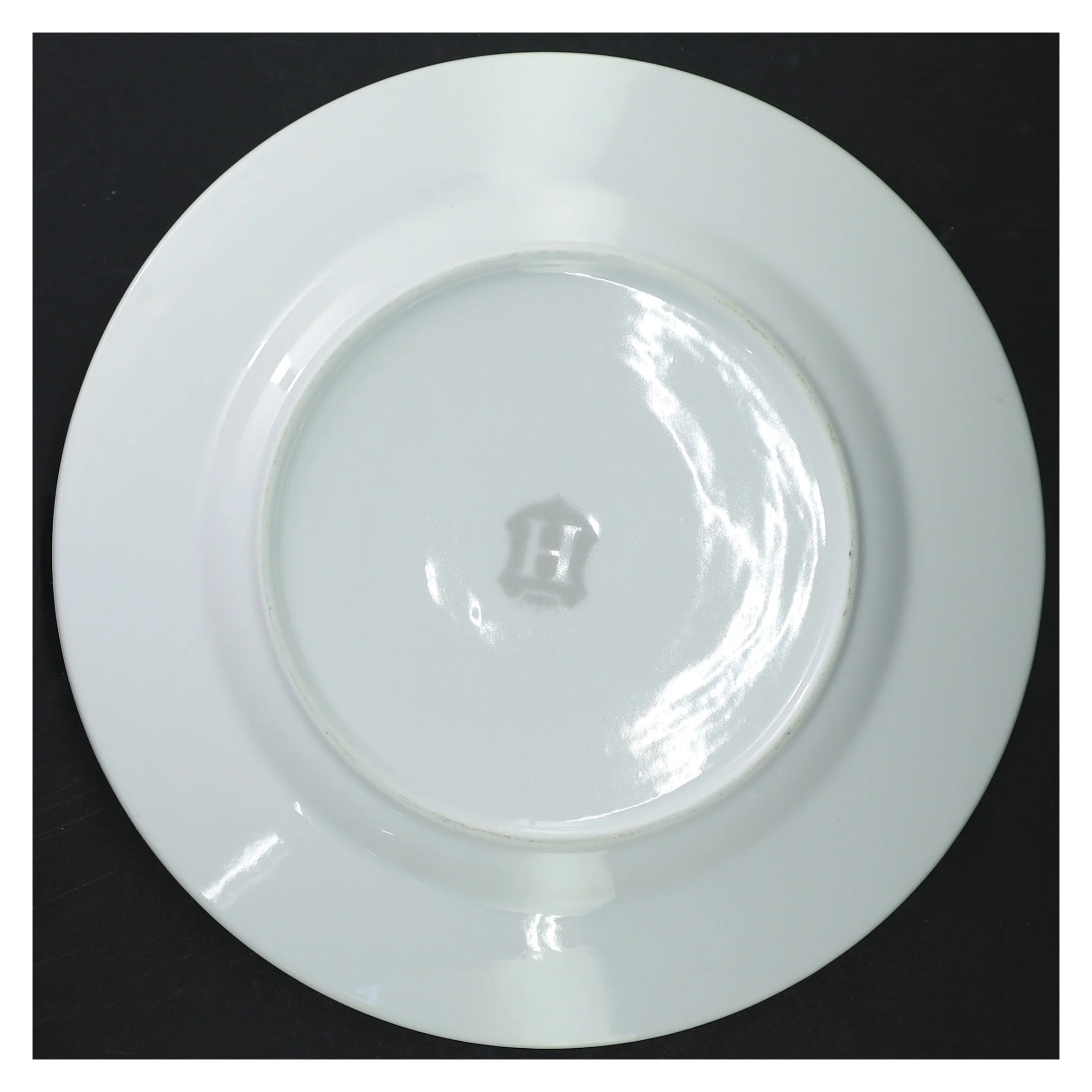 Hvide porcelænsmiddagstallerkner, 4 stk (str. 23 x 3 cm)