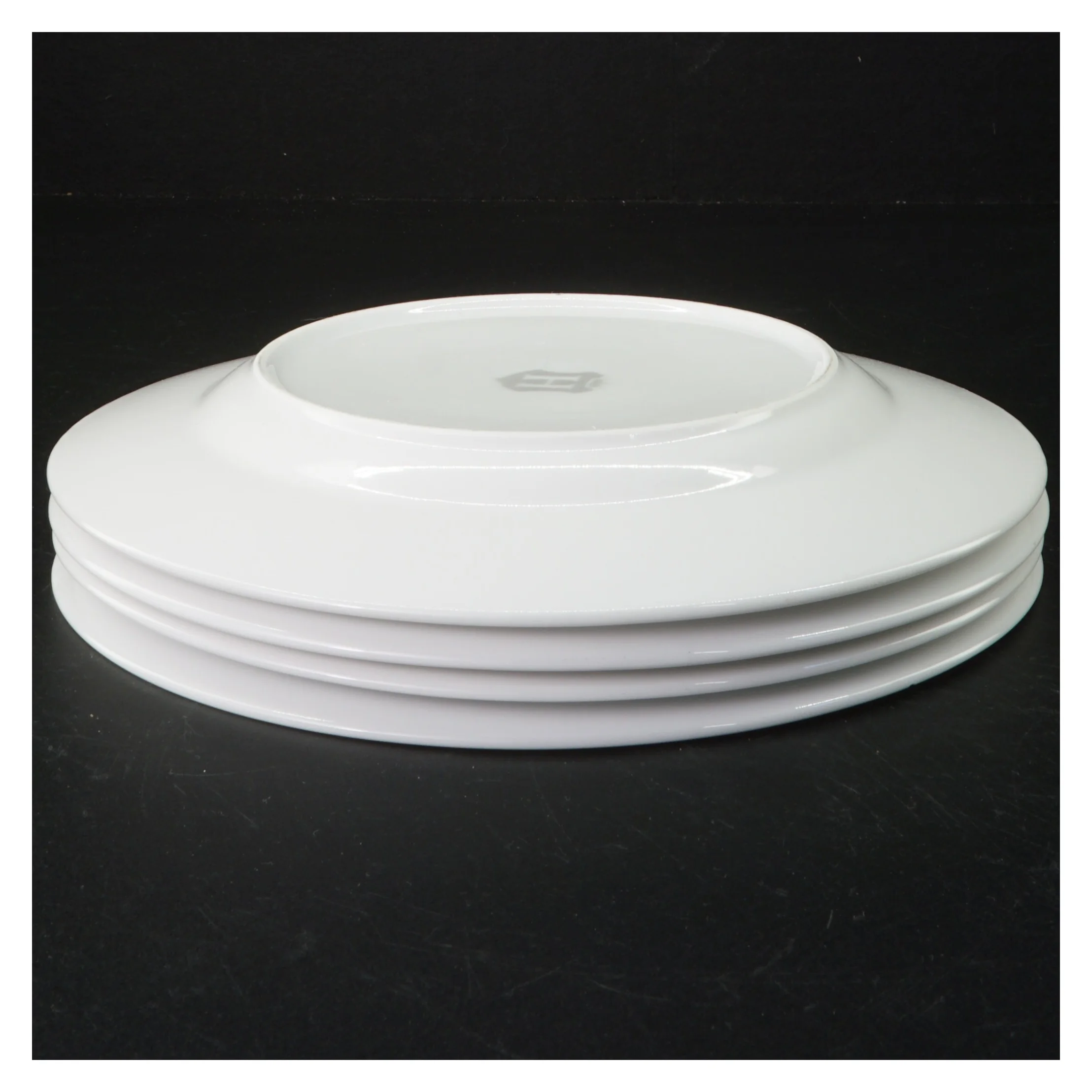 Hvide porcelænsmiddagstallerkner, 4 stk (str. 23 x 3 cm)