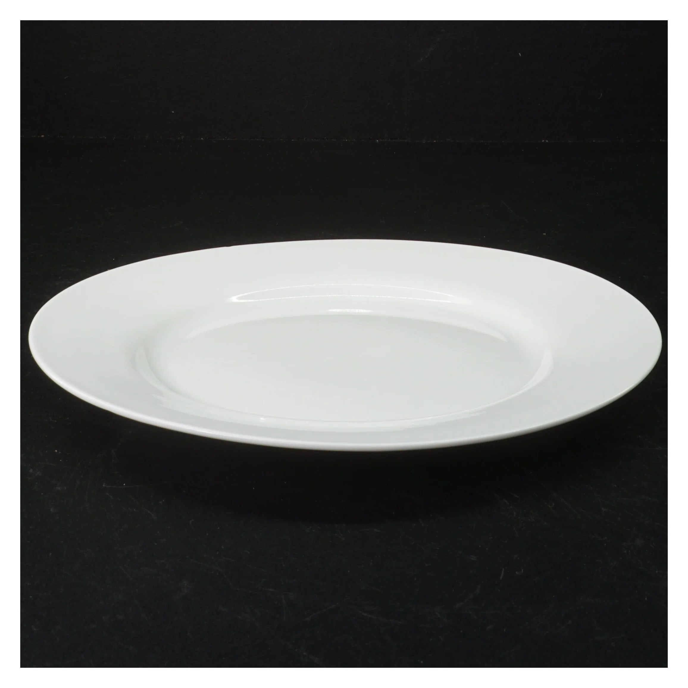 Hvide porcelænsmiddagstallerkner, 4 stk (str. 23 x 3 cm)