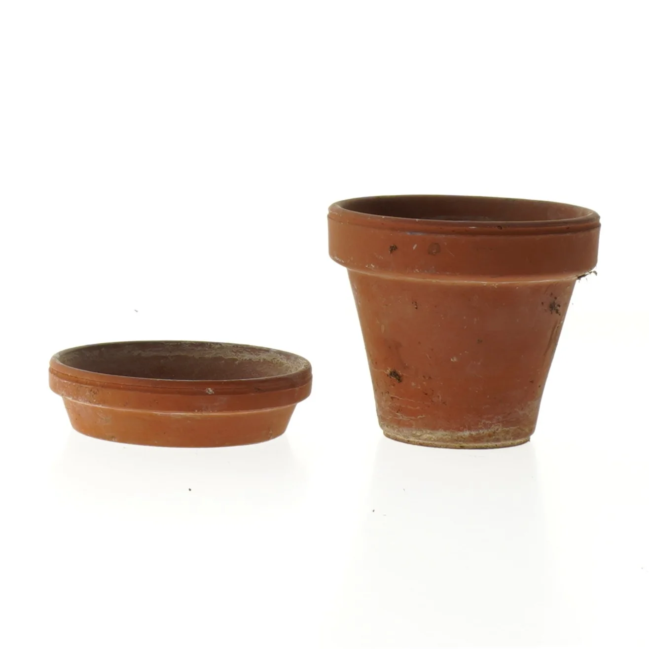 Terracottakrukke med underfad (str. Ø. 9 cm. længde, 8 cm)