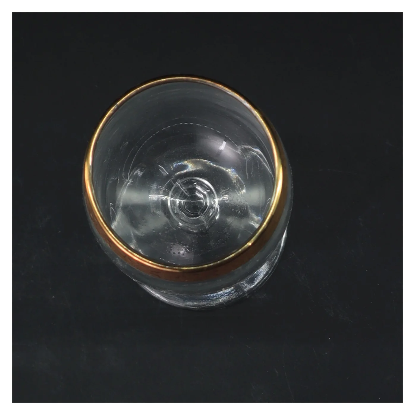 Vinglas med guldkant (str. Ø 6 cm længde 18,5 cm)