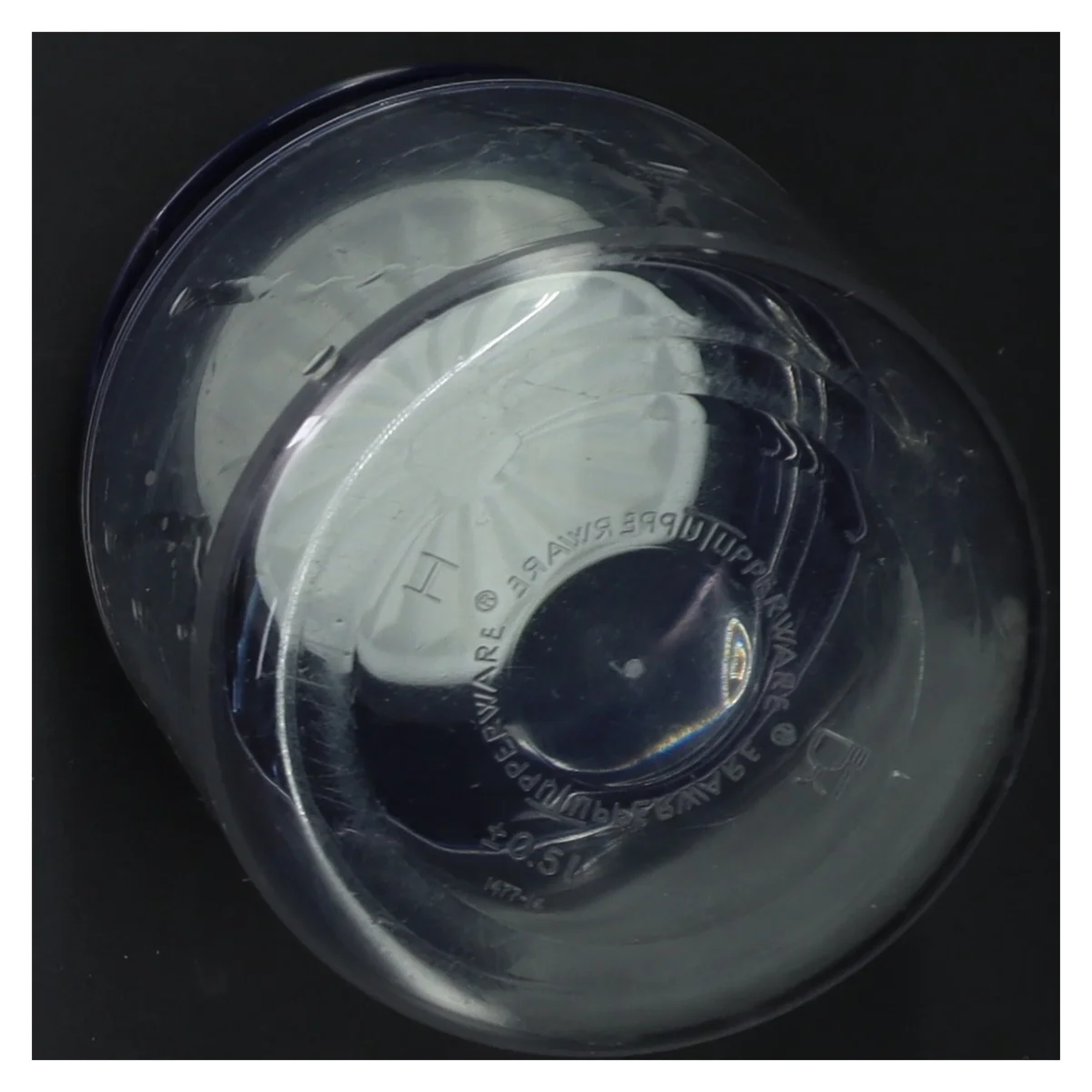 Plastkrukke med låg fra Tupperware (str. 0,5 l)