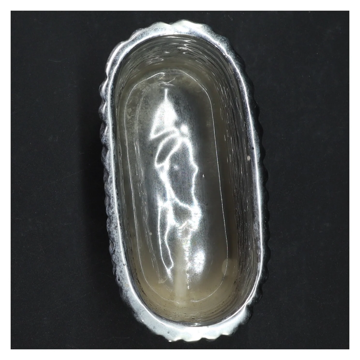 Lille sølvfarvet krukke (str. 14 x 7 cm)