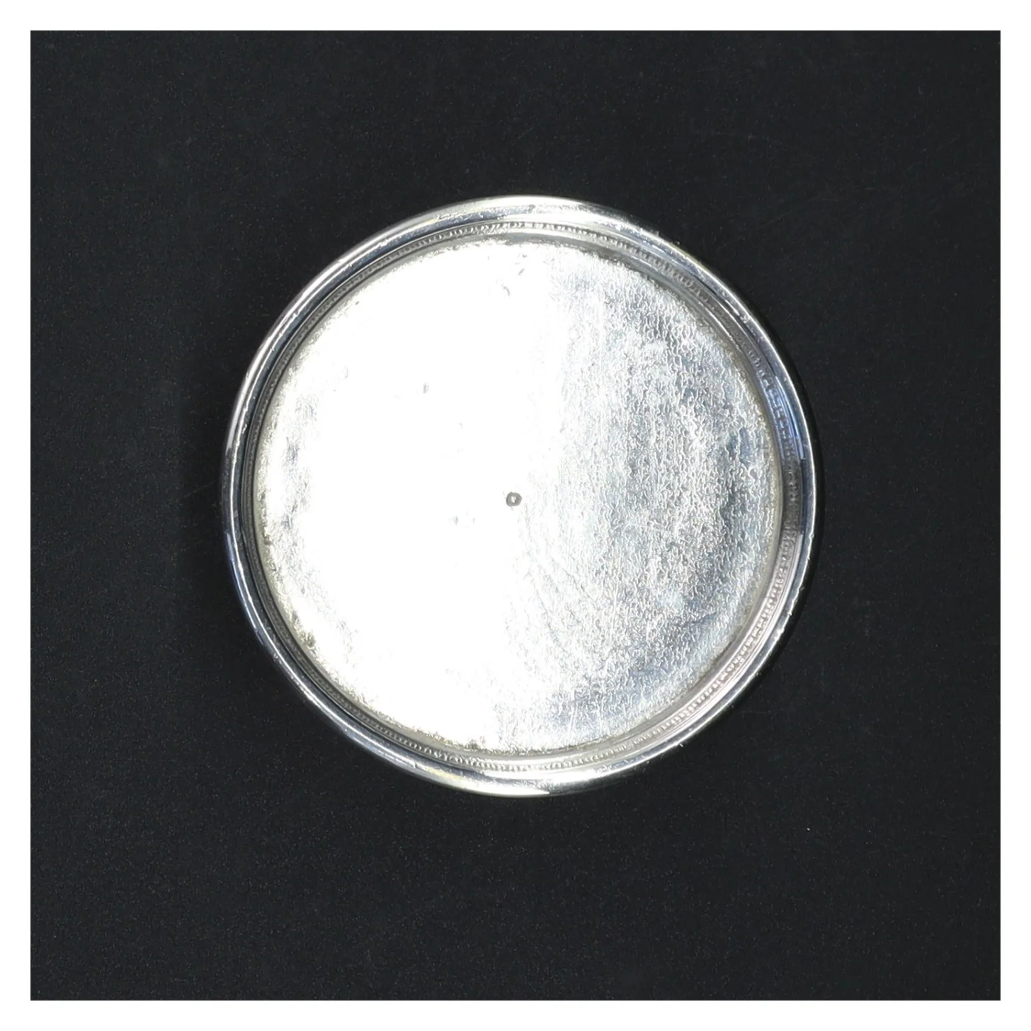 Sølvfarvet lysestage (str. 9 x 5 cm)