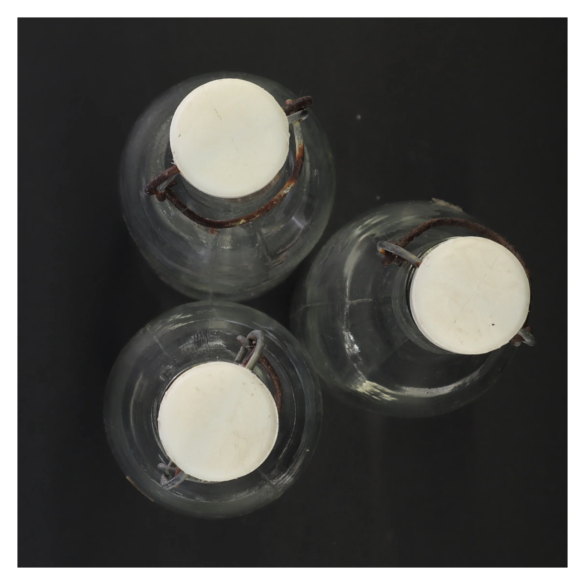 Gamle glasflasker med porcelænslåg fra Galzone Denmark (str. 31 x 8 cm)