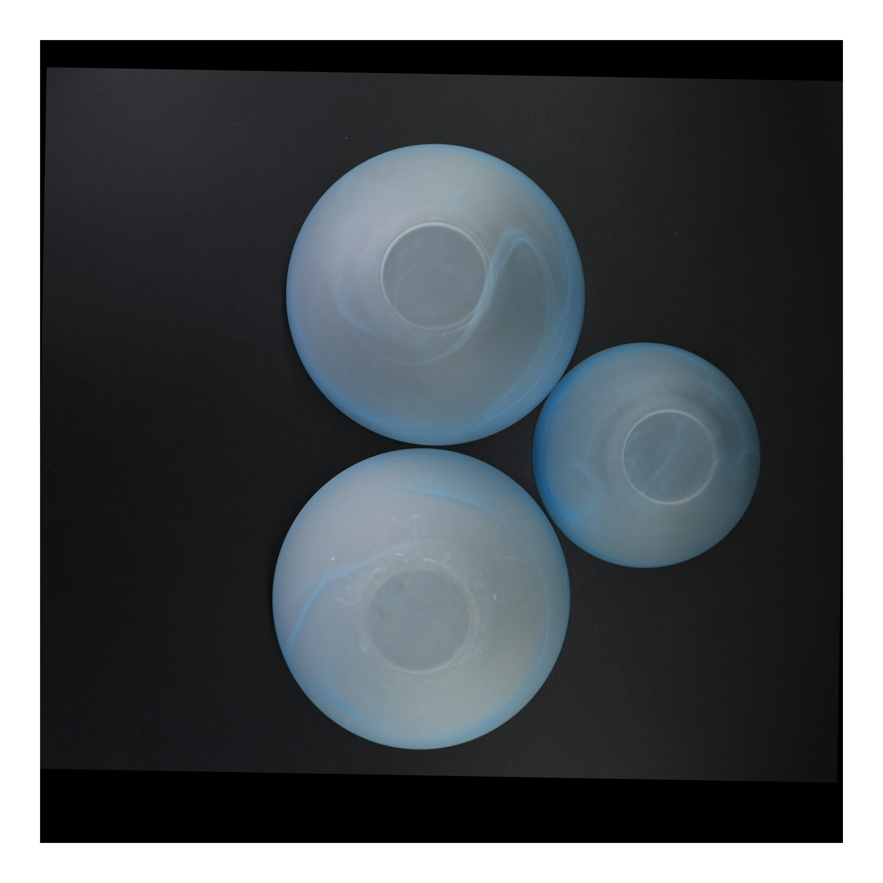 Sæt af blå glasskåle (str. 14 gang i 10 cm og 19 3 x 12 cm og 19 x 12 cm)