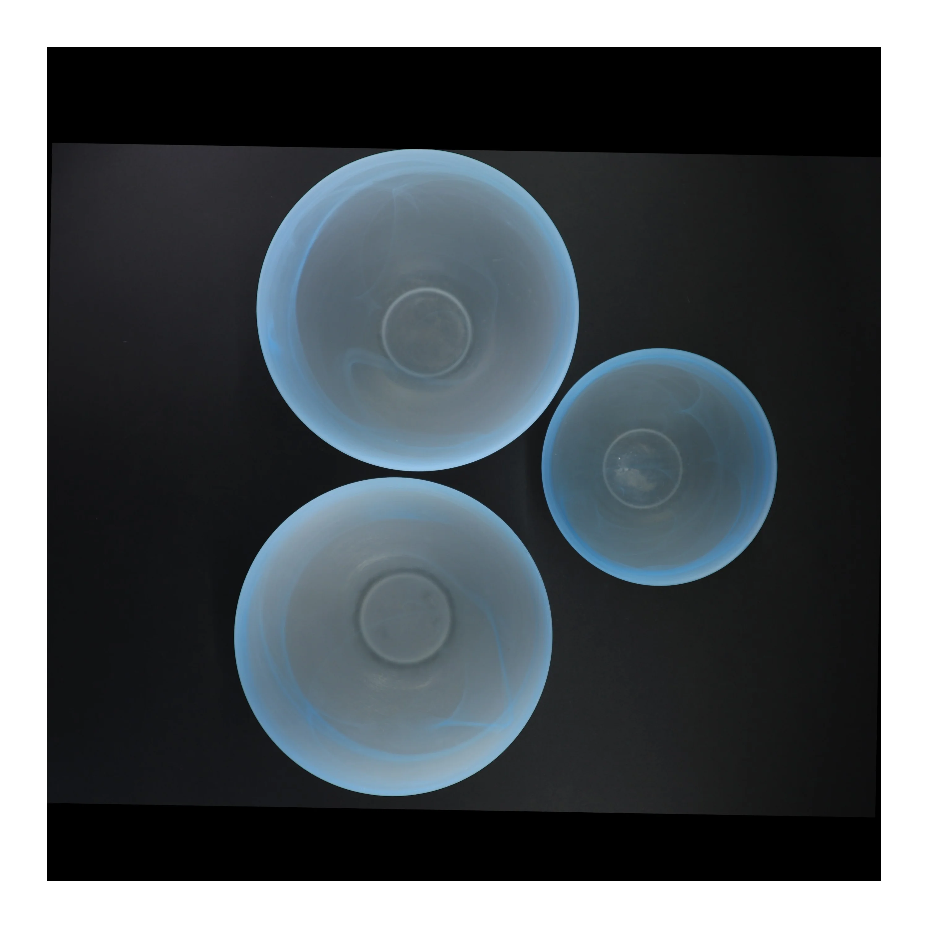 Sæt af blå glasskåle (str. 14 gang i 10 cm og 19 3 x 12 cm og 19 x 12 cm)