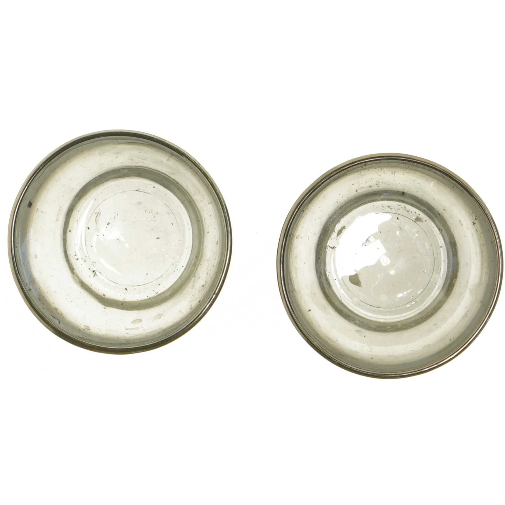 Sæt med to glas/skjulere (str. Ø. 9,5 cm. længde. 8,5 cm)