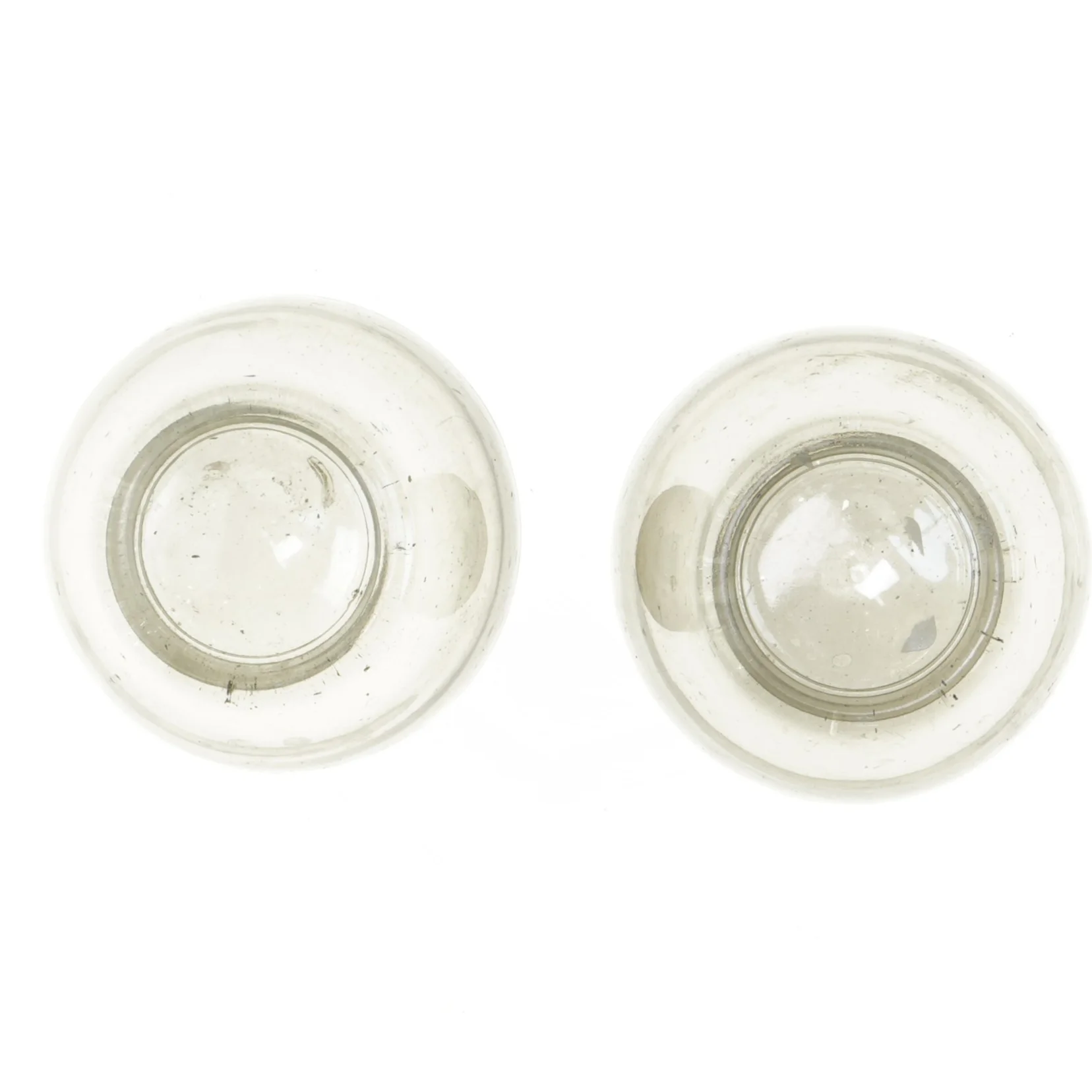 Sæt med to glas/skjulere (str. Ø. 9,5 cm. længde. 8,5 cm)