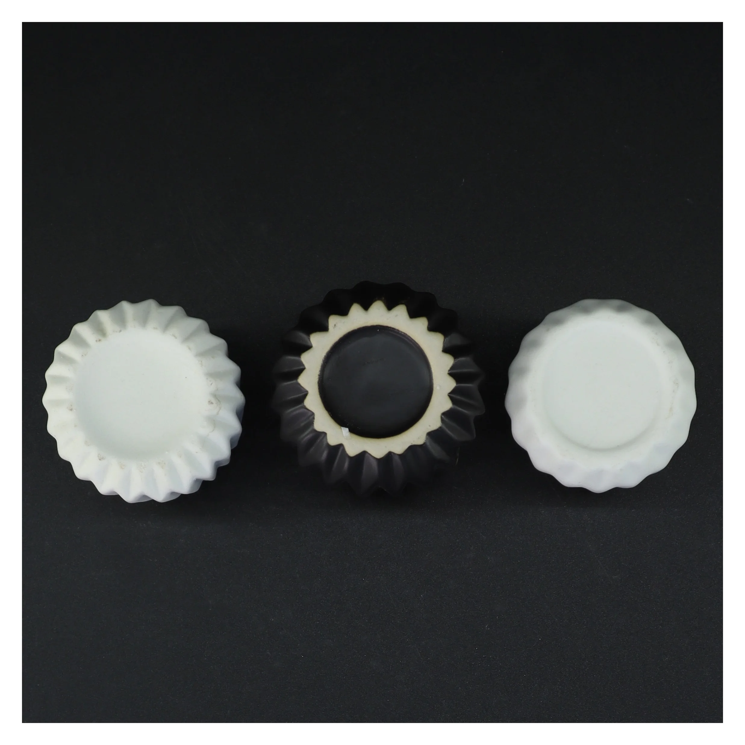 Keramikvaser i sort og hvid (str. 7,5 x 7 cm og, 7,7 x 7,5 cm og 8,5 x 8 cm)