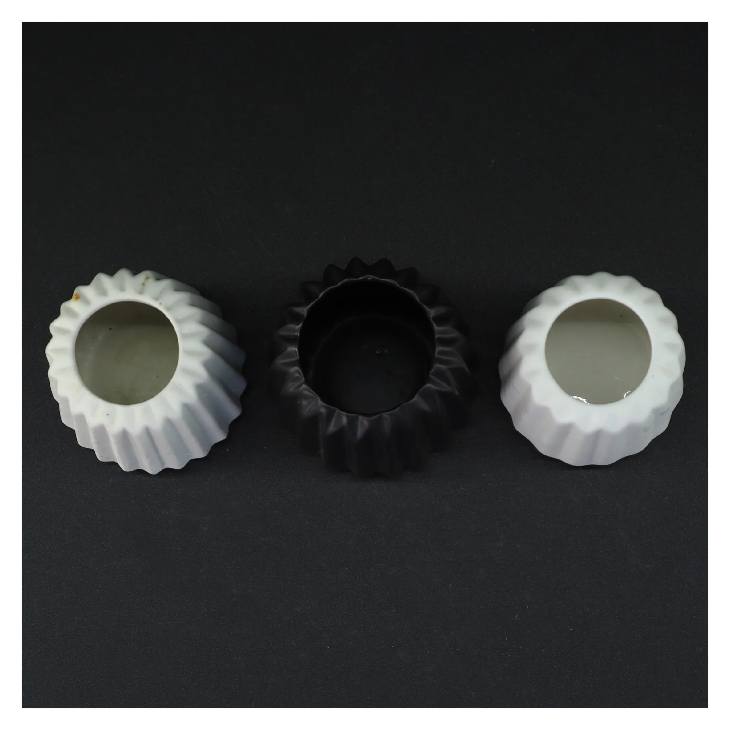 Keramikvaser i sort og hvid (str. 7,5 x 7 cm og, 7,7 x 7,5 cm og 8,5 x 8 cm)