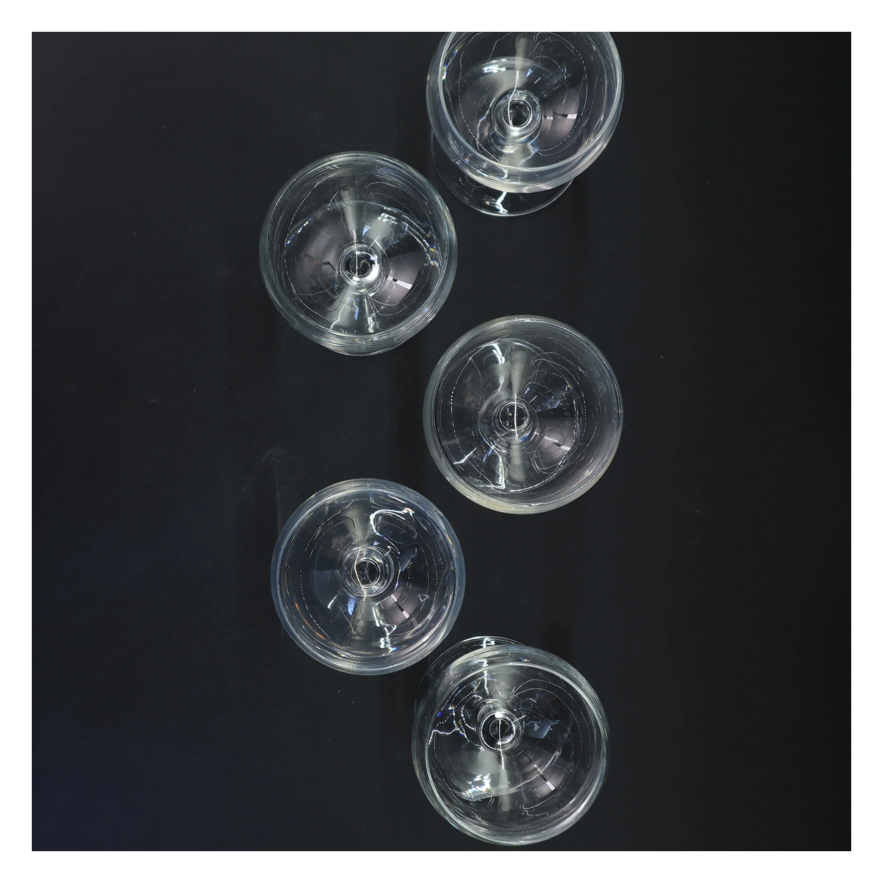 Fem vinglas (str. 14x7 cm)