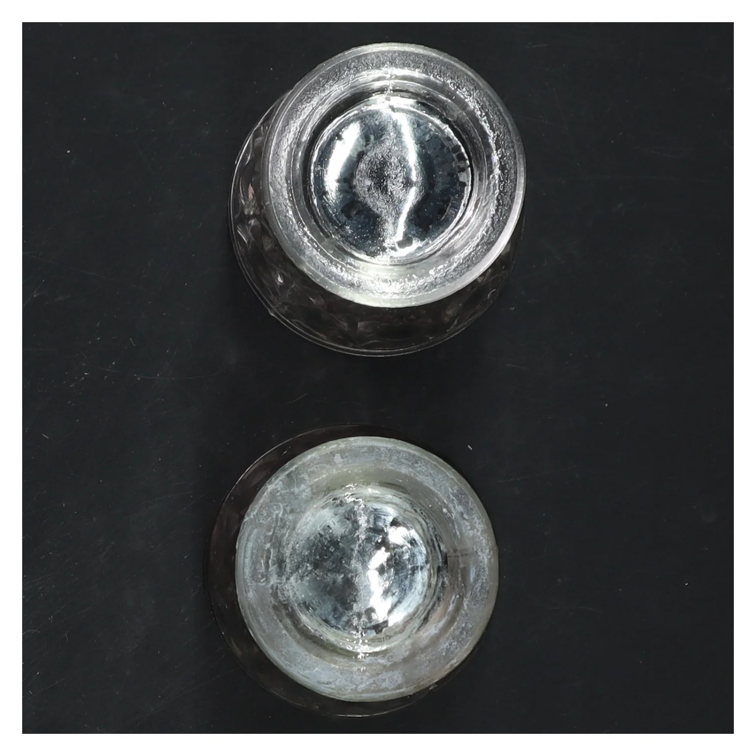 To glas stearinstager (str. 8x5,5 cm)