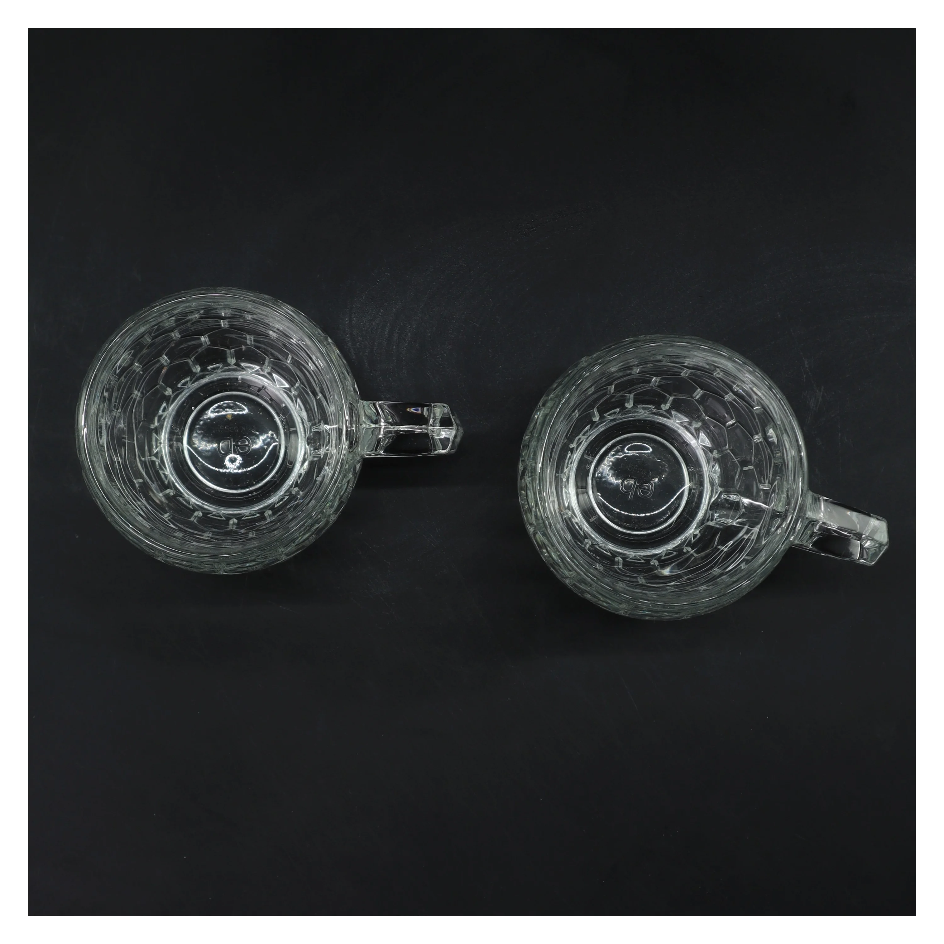 Ølkrus af glas Erik Bagger  (str. Ø 8,5 cm længde 12 cm)