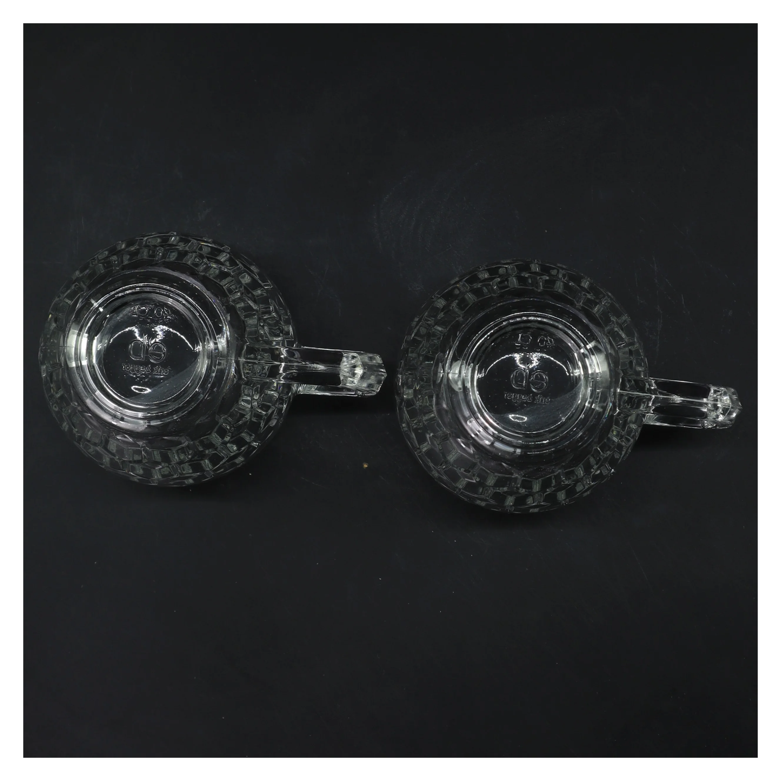 Ølkrus af glas Erik Bagger  (str. Ø 8,5 cm længde 12 cm)