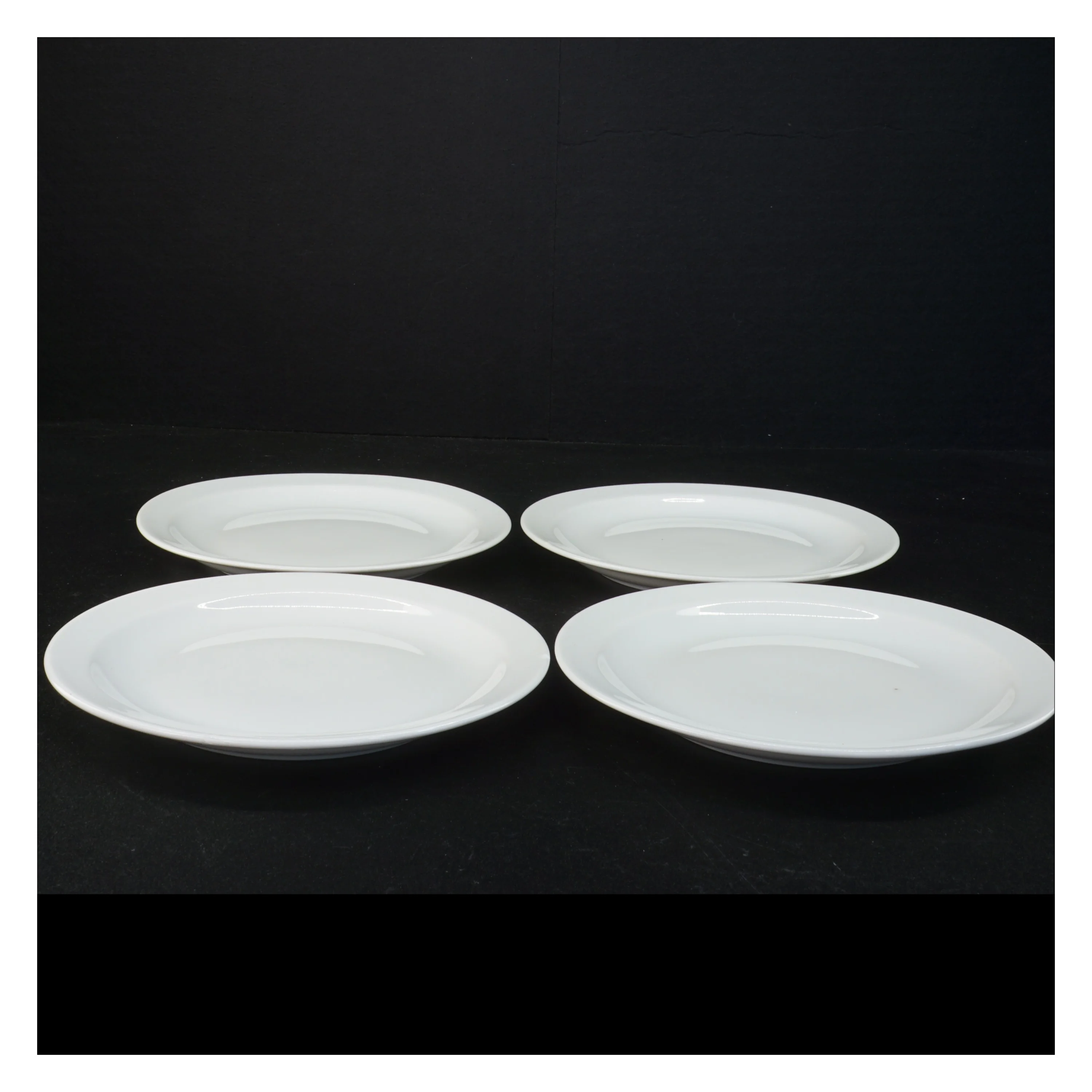 Hvide porcelænstallerkener (str. 17 x 2 cm)