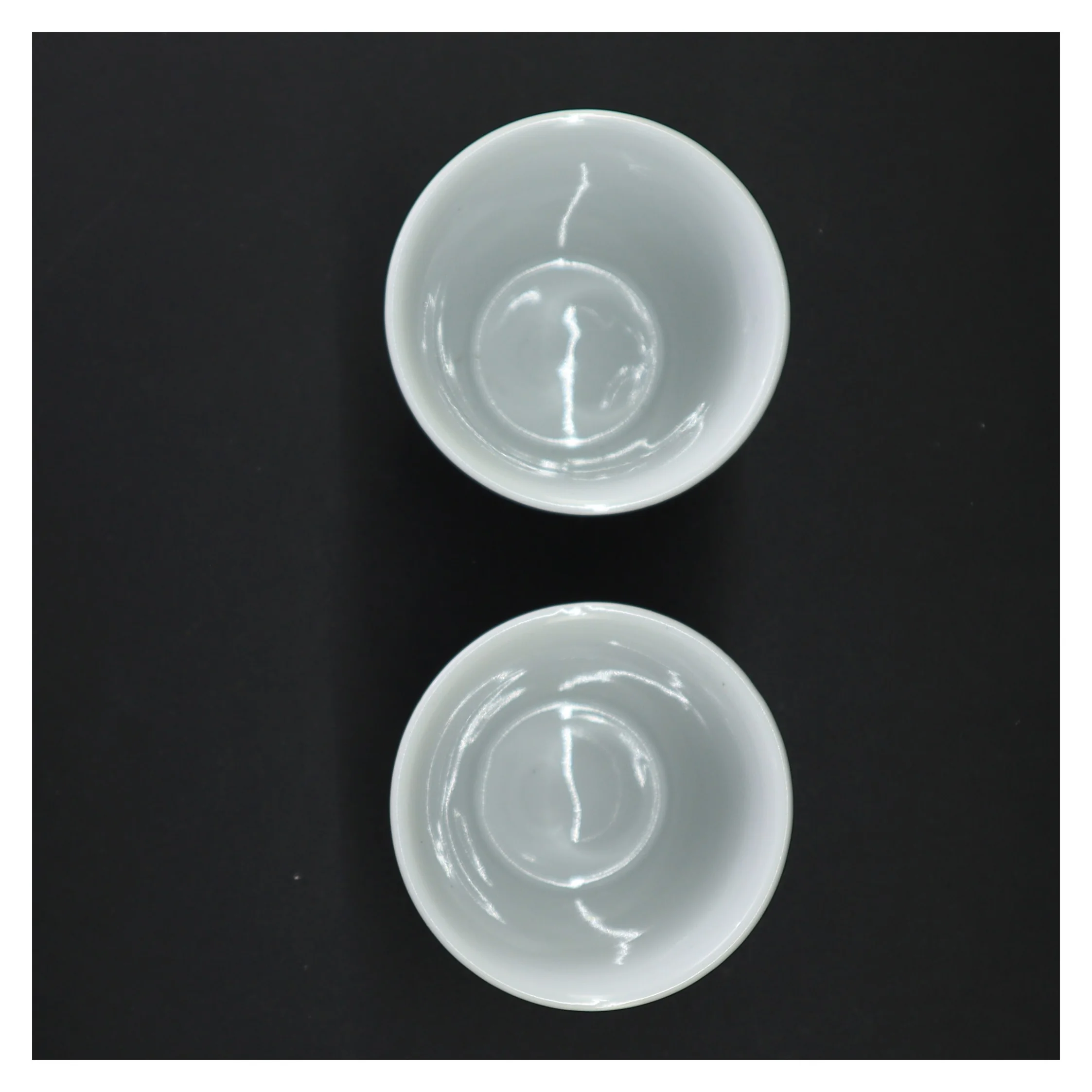 Porcelænskrus fra Aida (str. 11 x 9 cm)