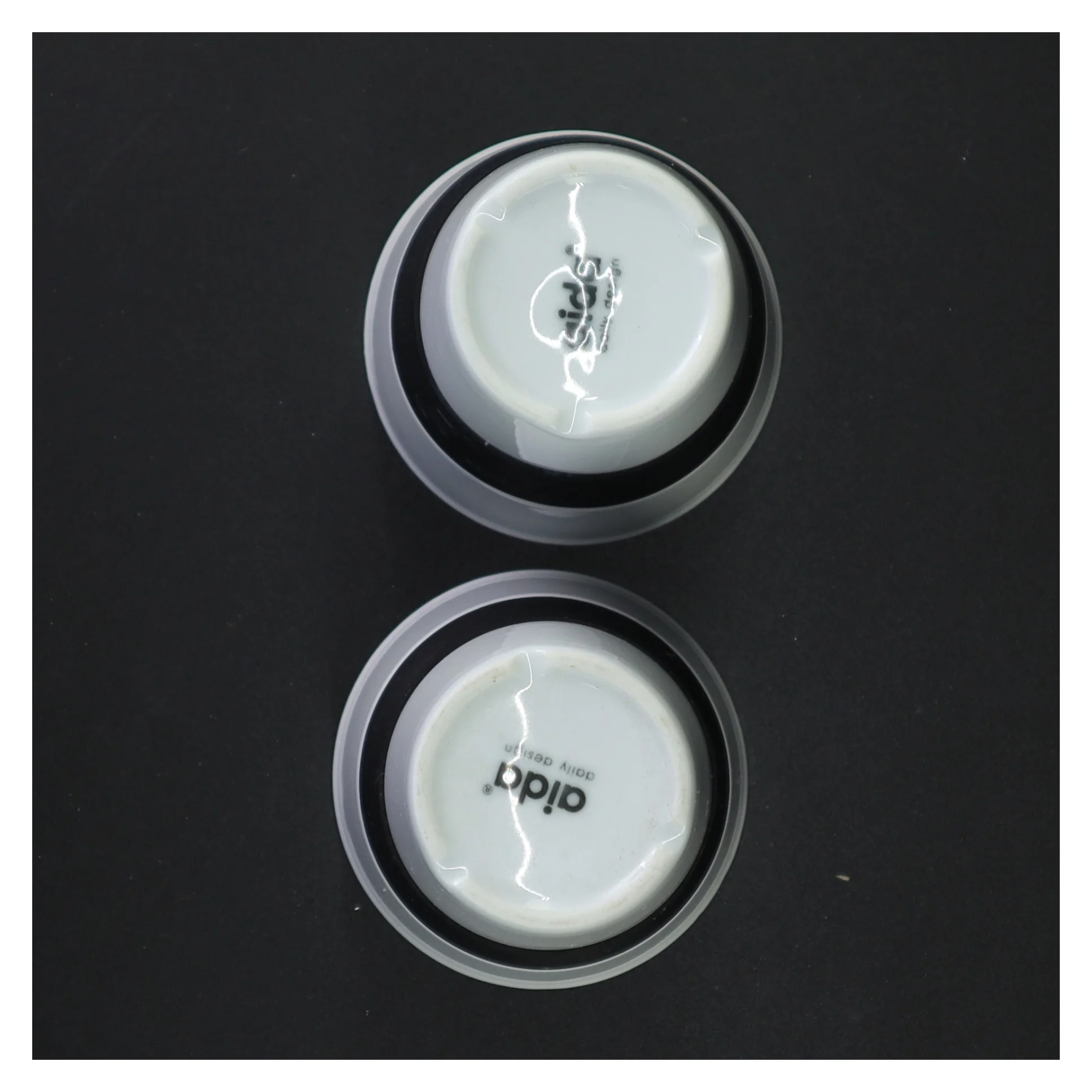 Porcelænskrus fra Aida (str. 11 x 9 cm)