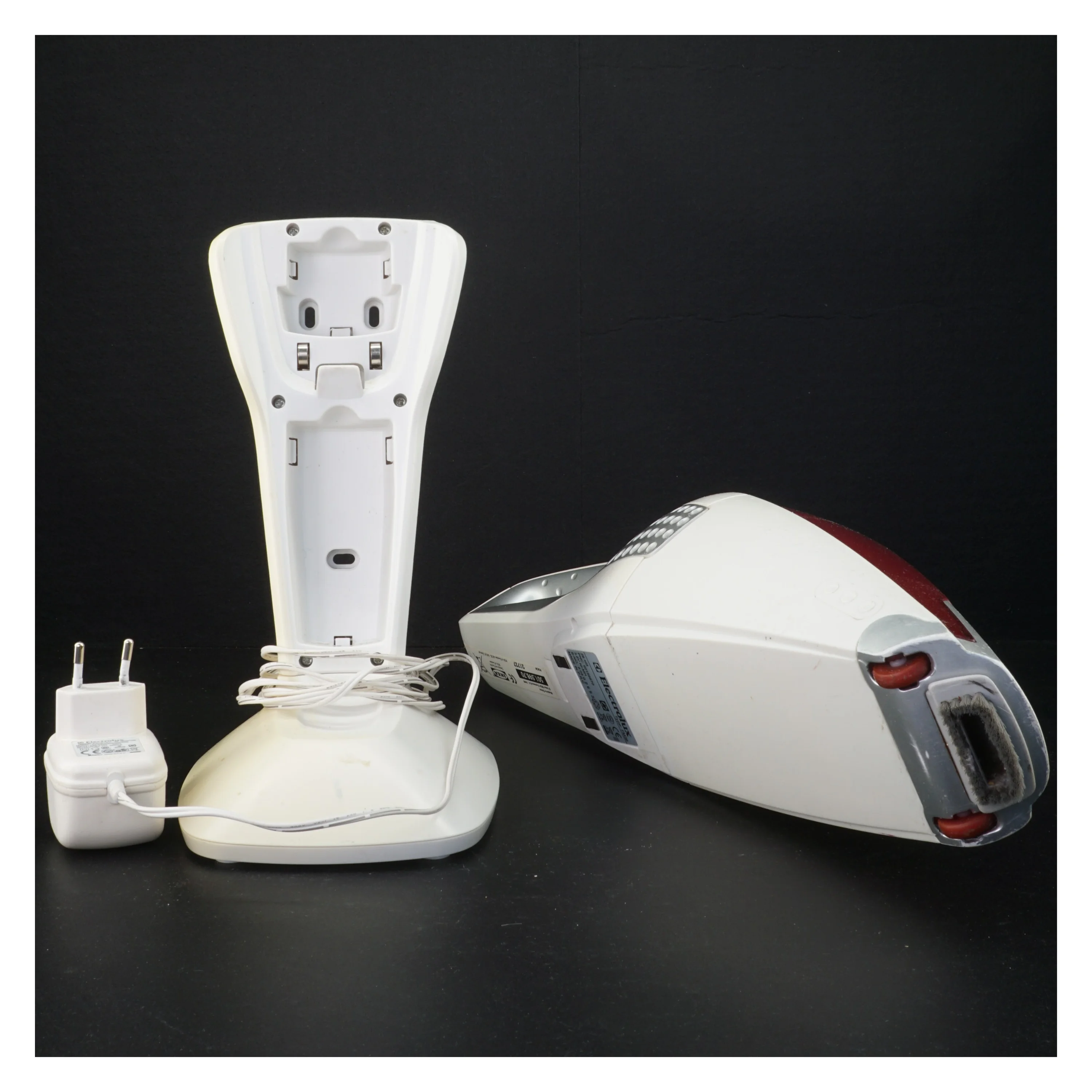 Håndholdt støvsuger fra Electrolux (str. 41 x 13 x 12 cm og 24 x 13 x 16 cm)