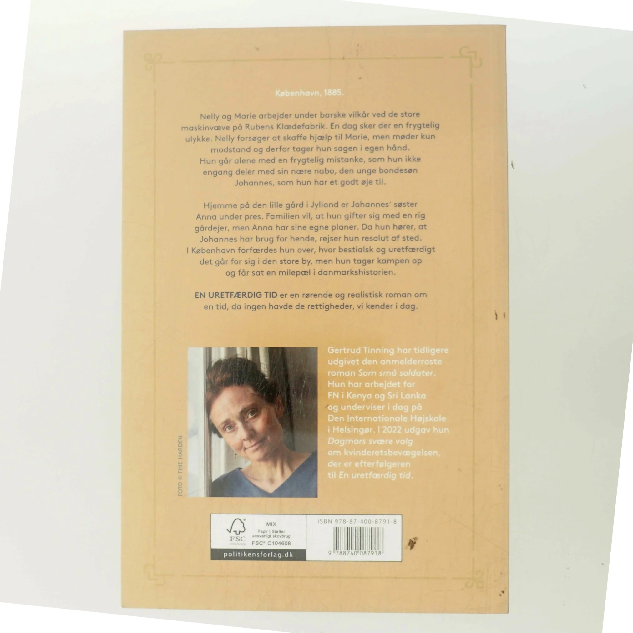 En uretfærdig tid af Gertrud Tinning (Bog)