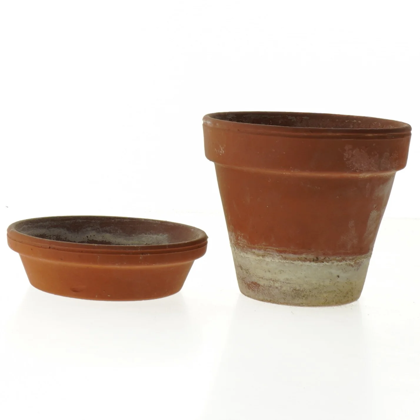 Terracottakrukke med underskål (str. Ø. 11,5 cm. længde, 10 cm)