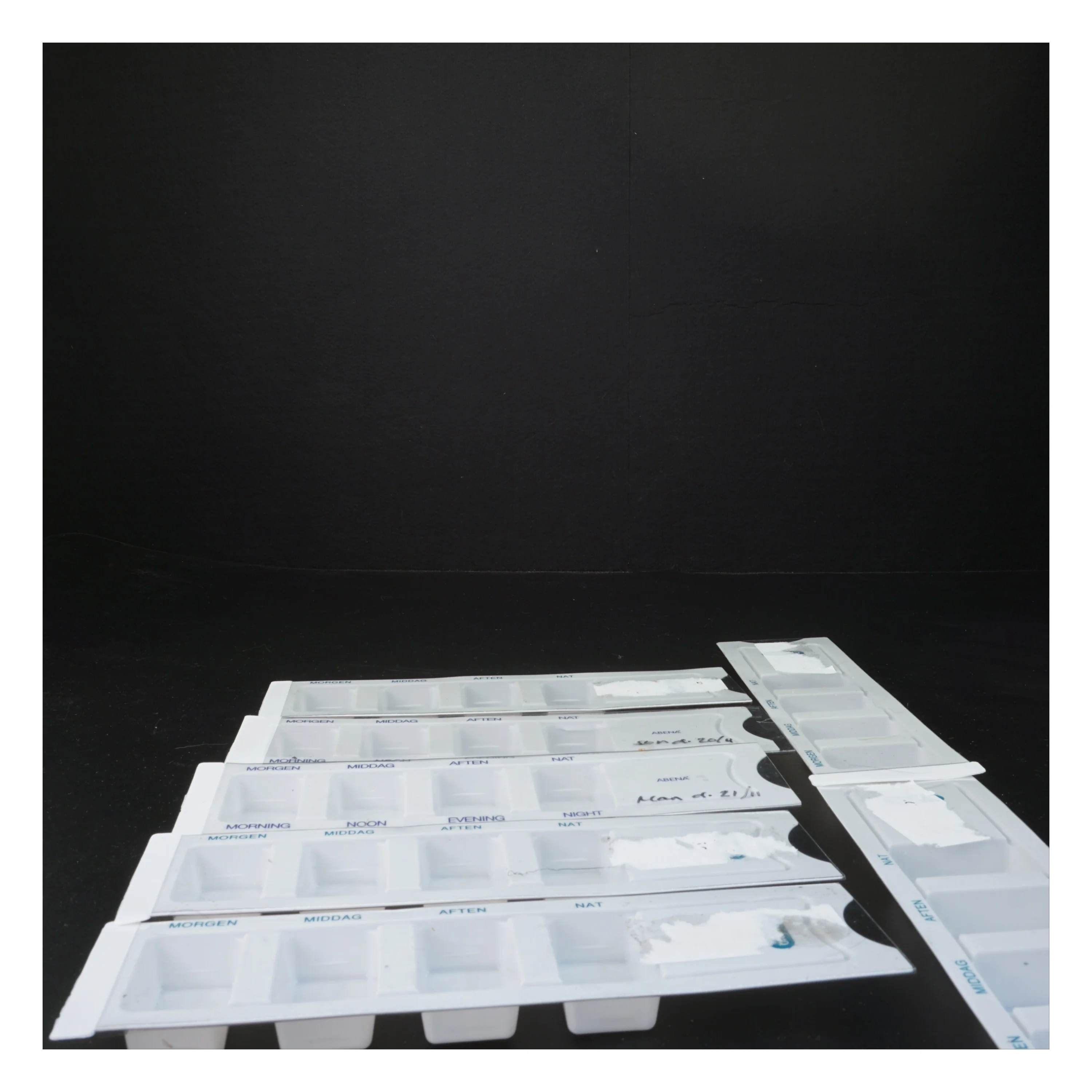 7 Pilleæsker med rum til morgen, middag og aften (str. 20 cm)