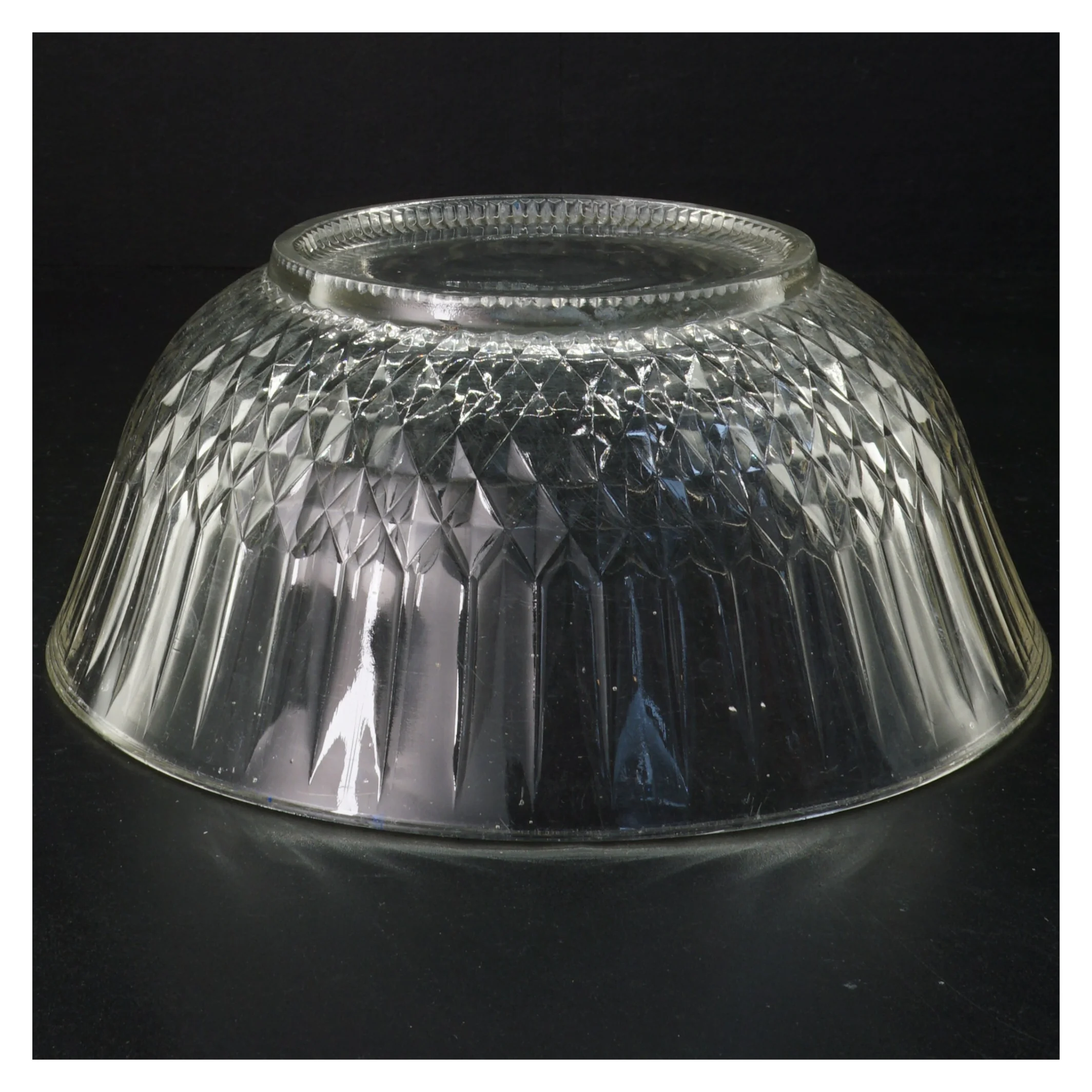 Glasskål med facetslibning (str. Y 23 x 10)