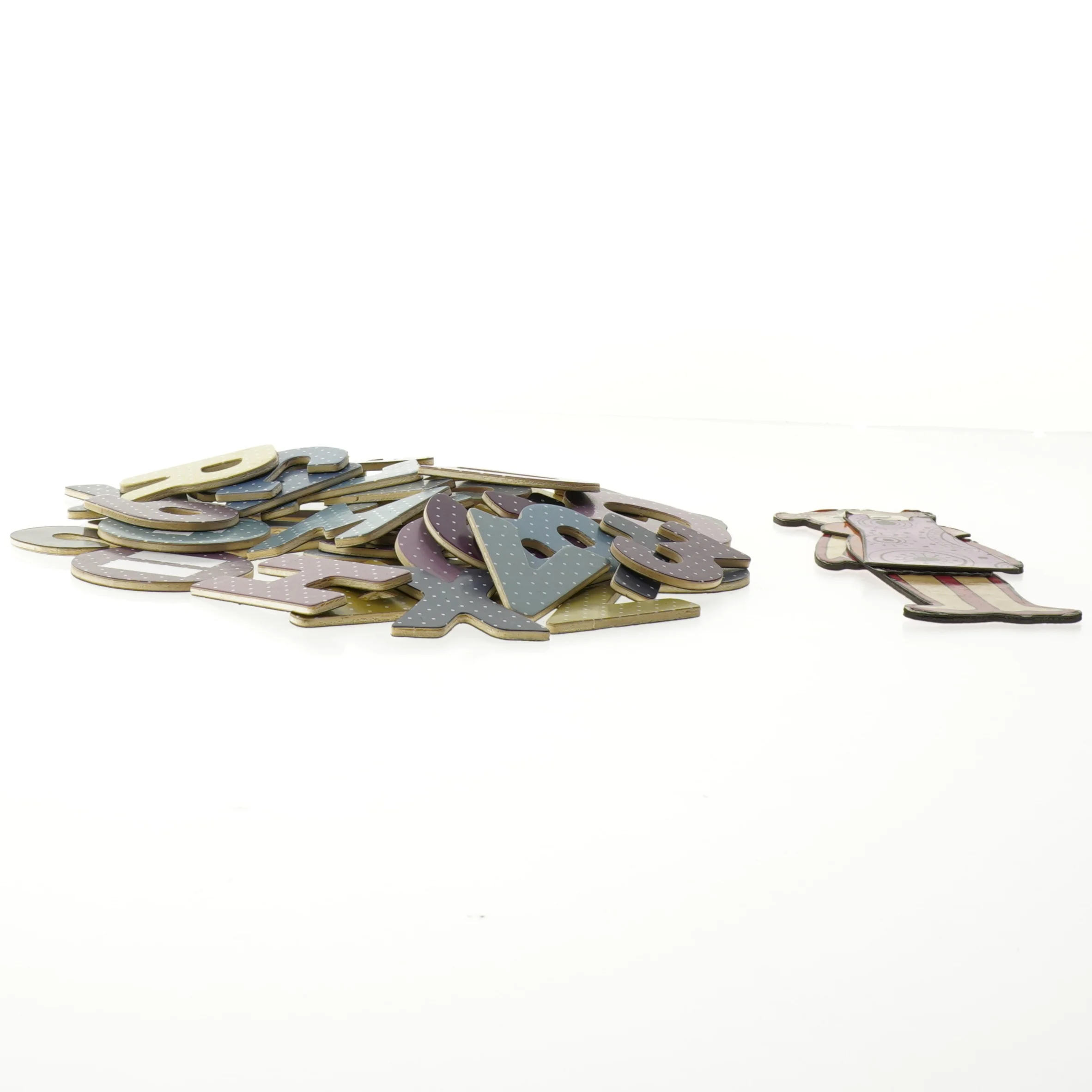 Dekorative bogstaver og figur