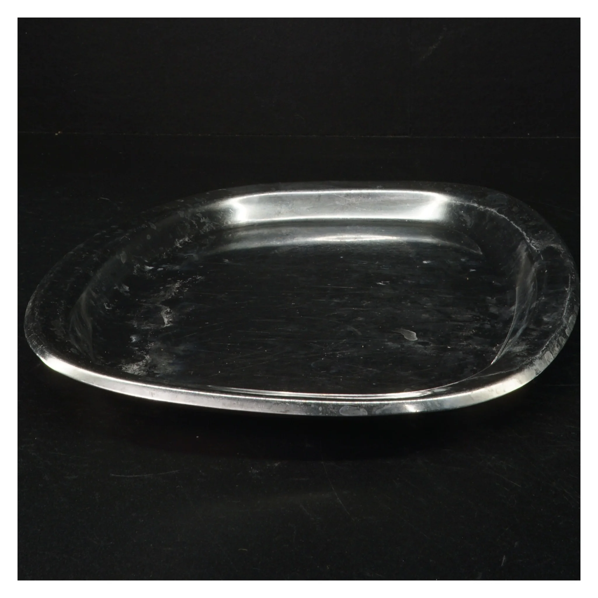 Sølvfarvet serveringsbakke (str. 32 x 23 cm)