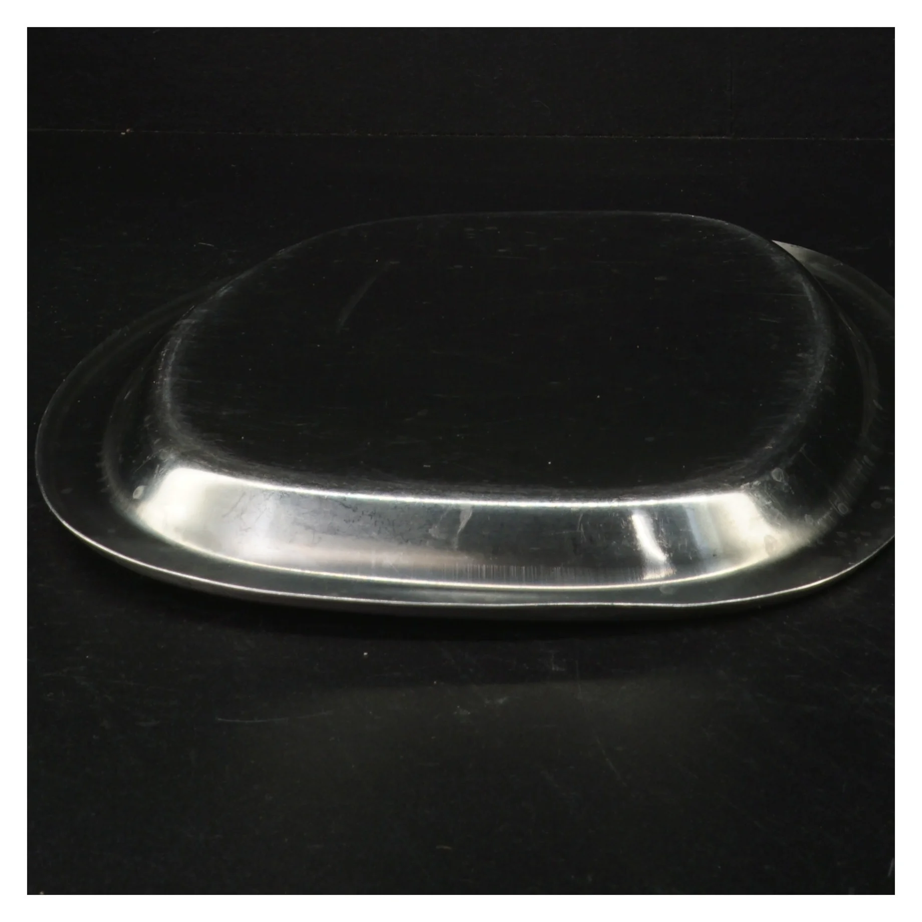 Sølvfarvet serveringsbakke (str. 32 x 23 cm)