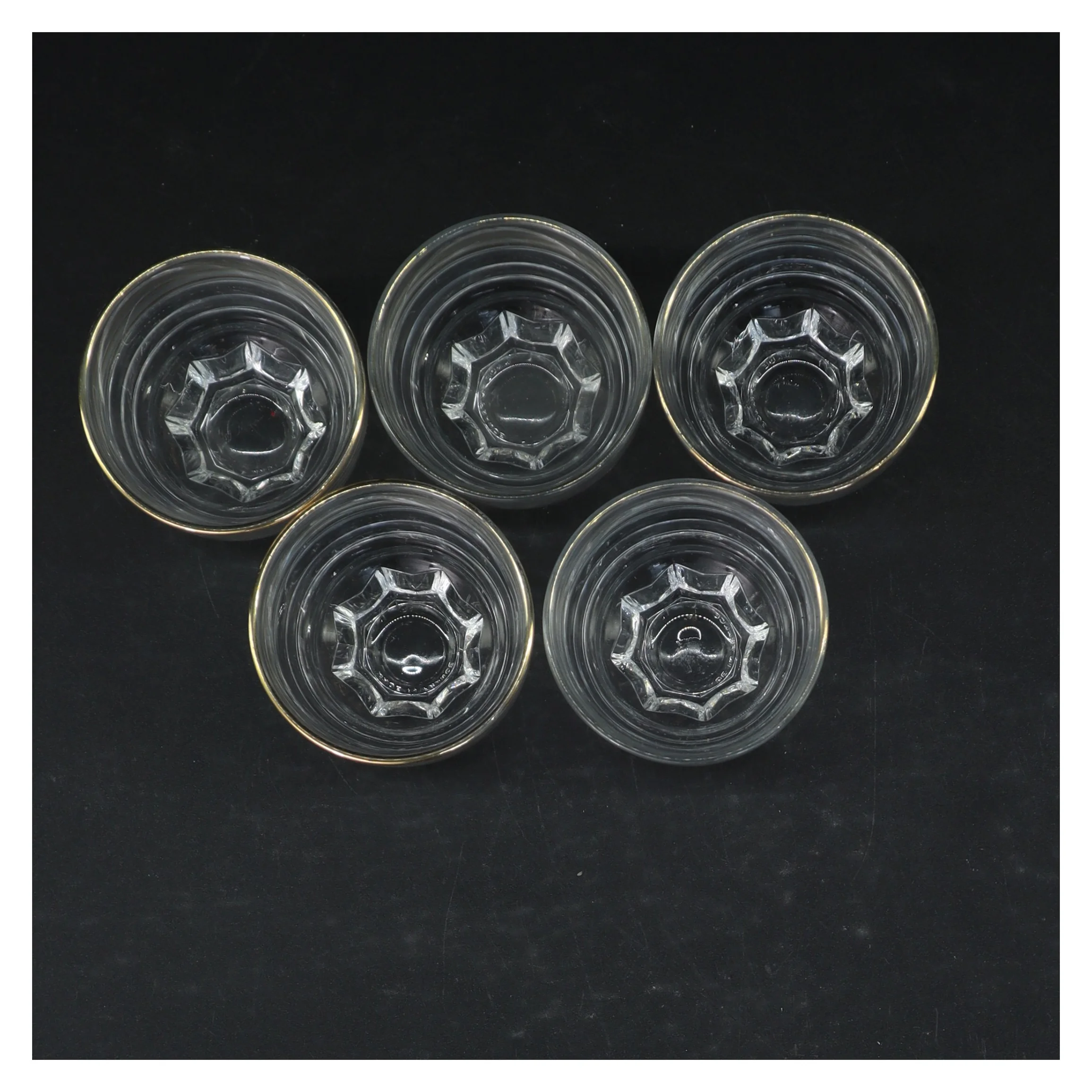 Glas med guldkant (str. Ø. 6,5 cm. længde, 6 cm)