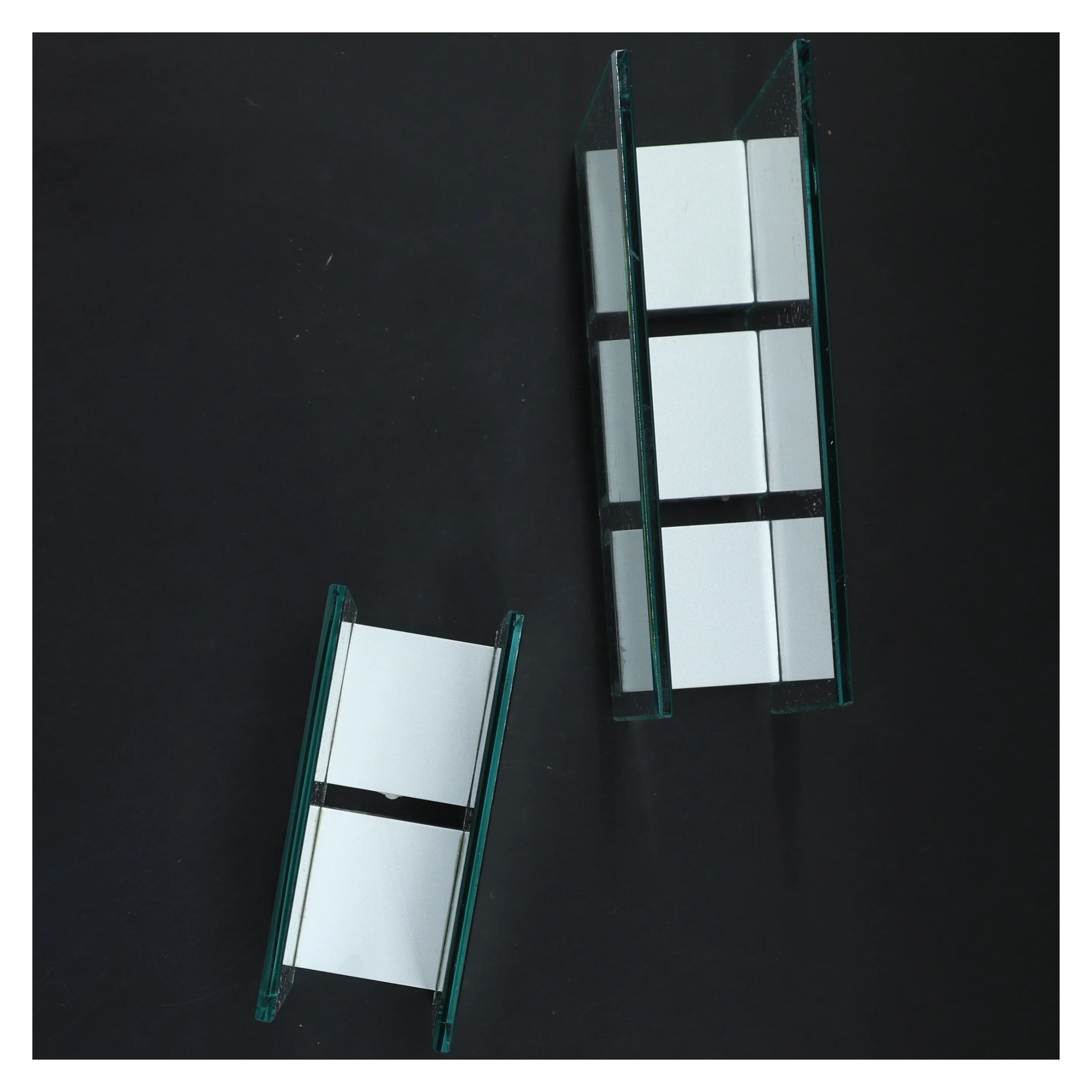 Glas fyrfadsstager  (str. 17x12x5&12x11,5x5 cm)